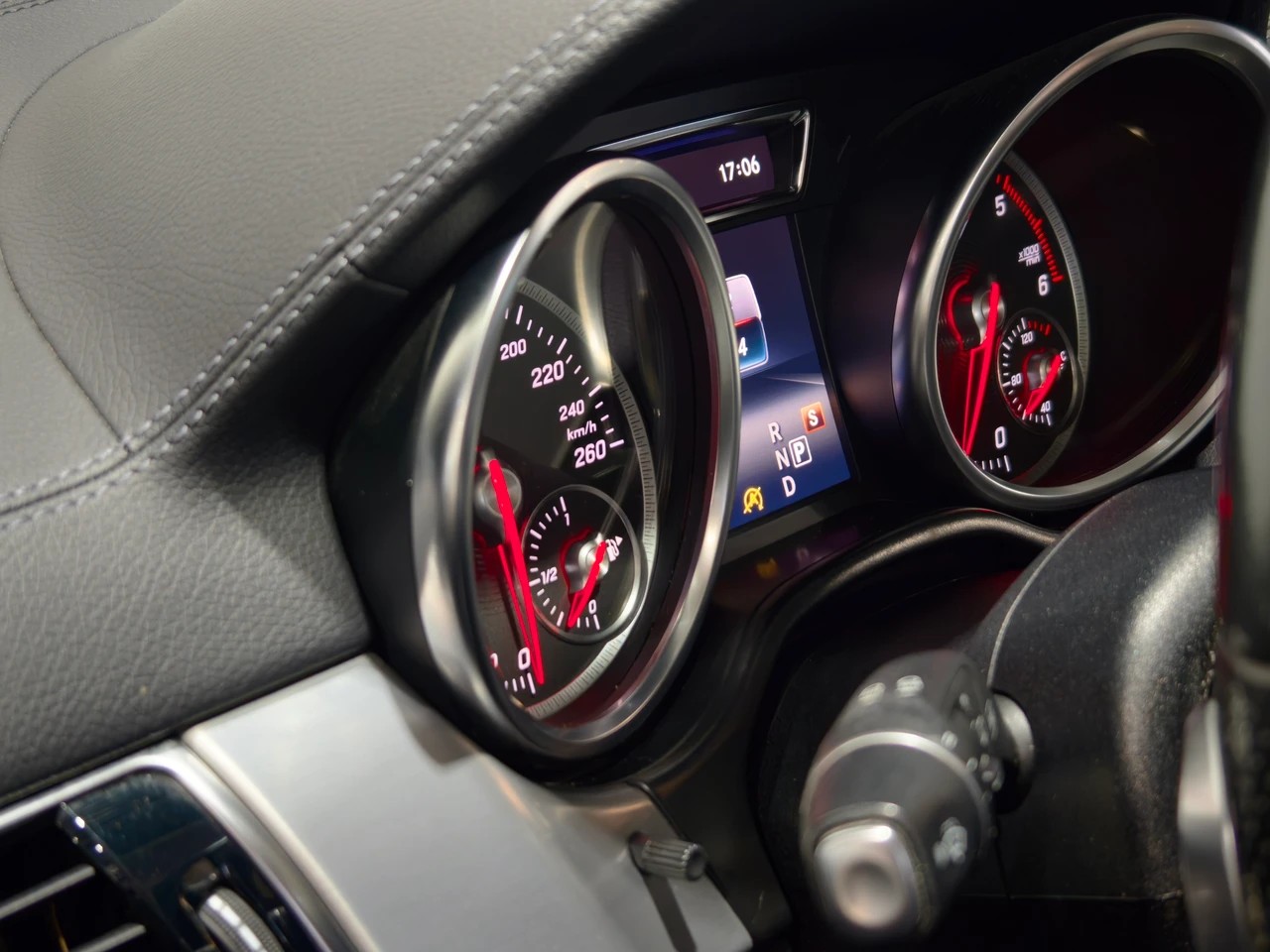 MERCEDES-BENZ GLS 350 d V6 CH FAHRZEUG-image-17