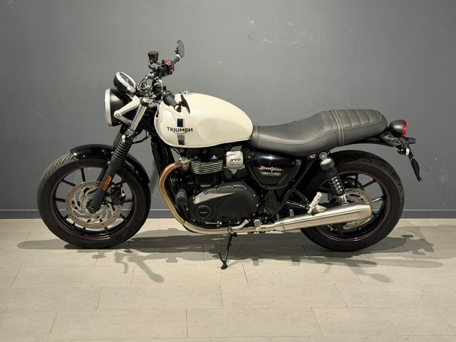 TRIUMPH Street Twin 900 i-showroom-element-3