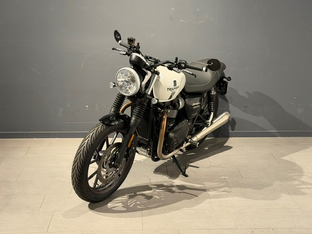 TRIUMPH Street Twin 900 i-showroom-element-2