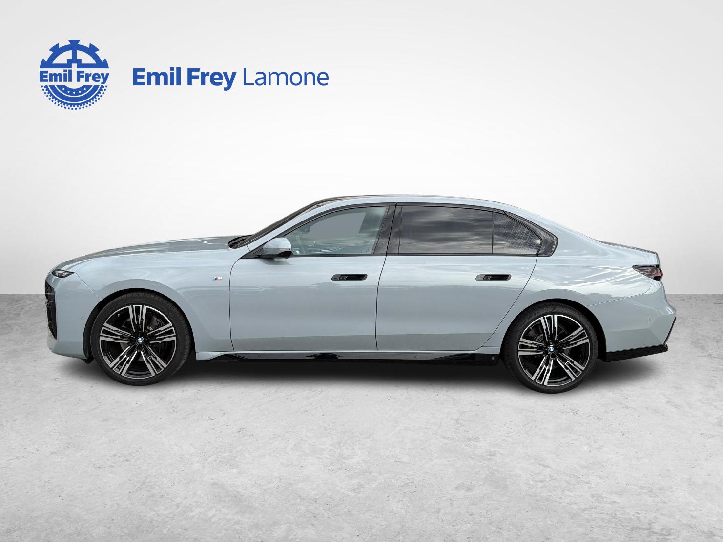 BMW 740d xDrive-showroom-element-2