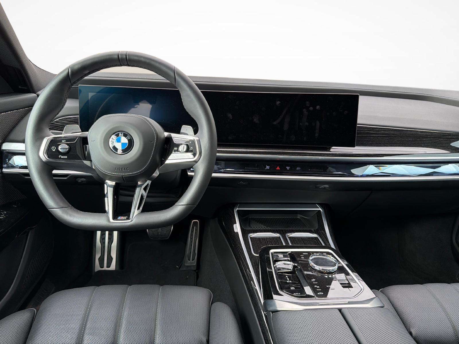BMW 740d xDrive-image-12