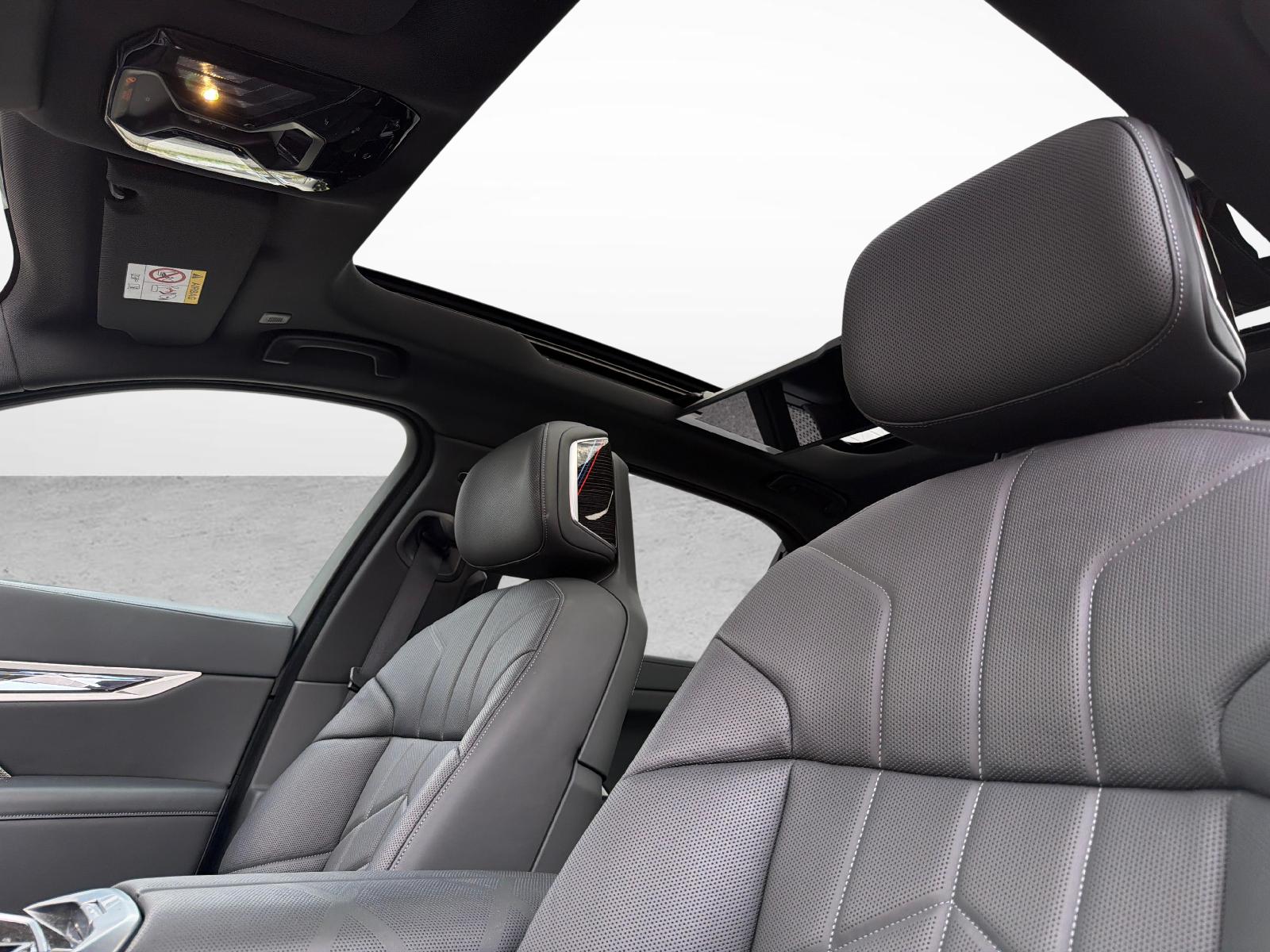 BMW 740d xDrive-image-18