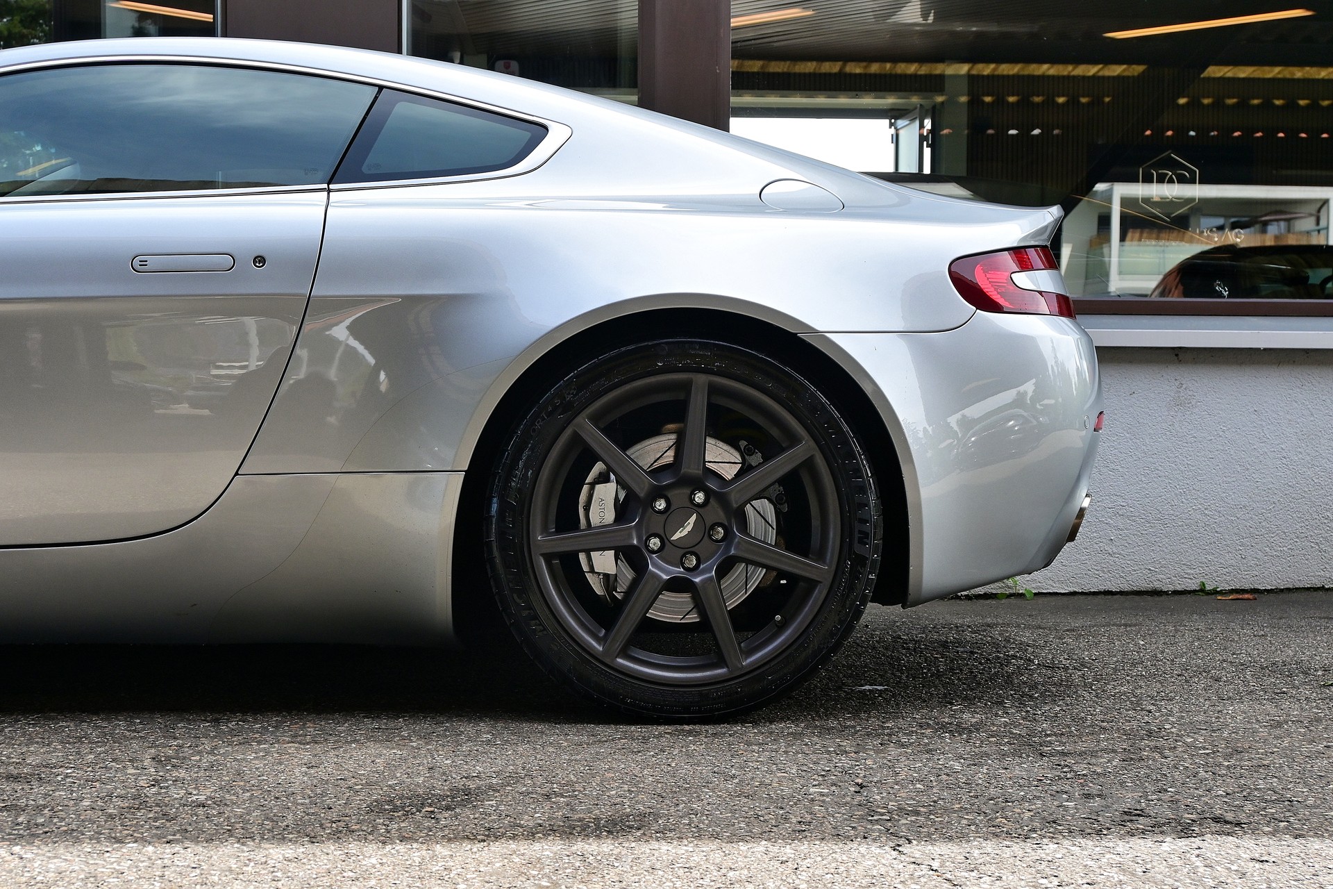ASTON MARTIN V8 Vantage 4.3 Sportshift-image-4