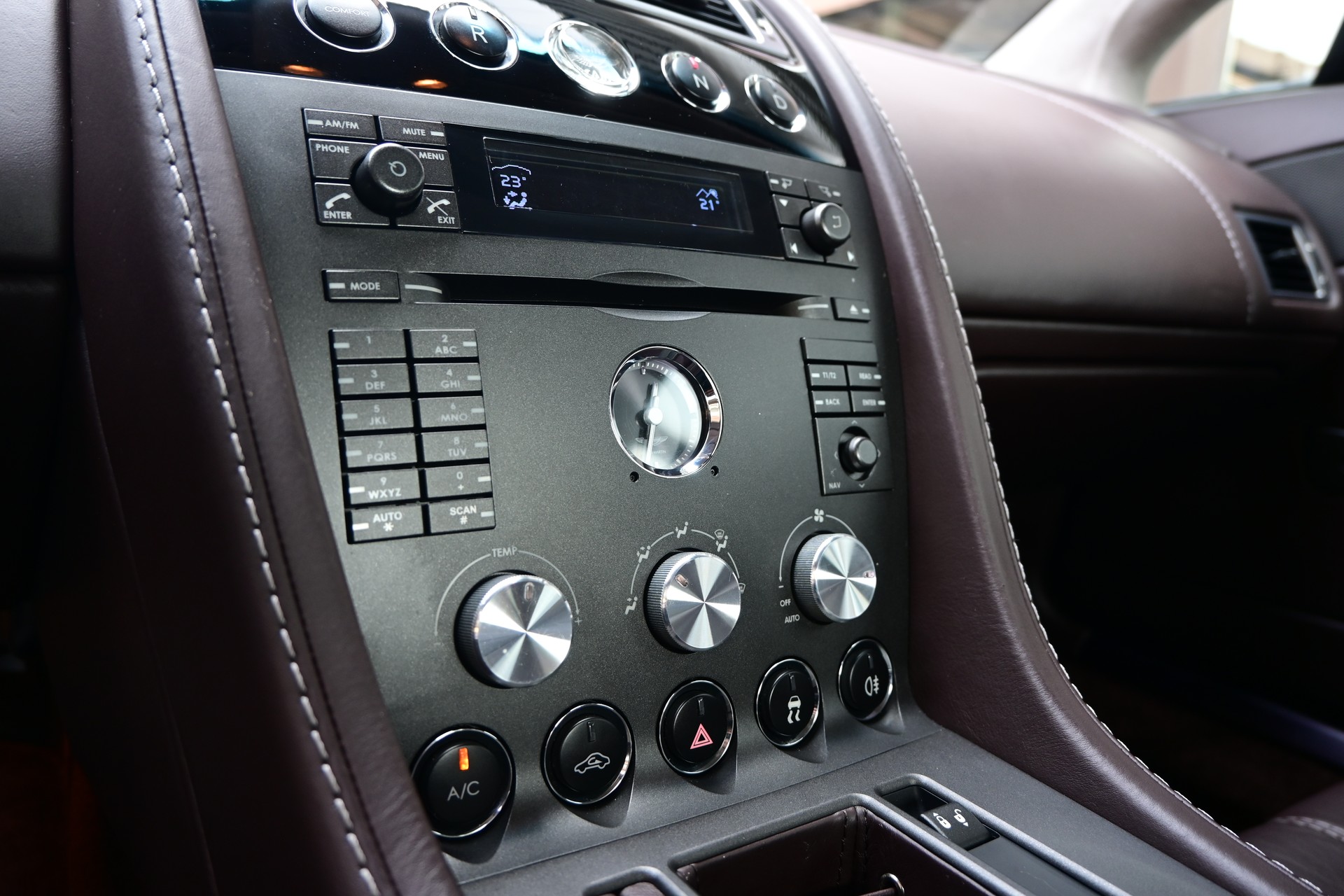 ASTON MARTIN V8 Vantage 4.3 Sportshift-image-11