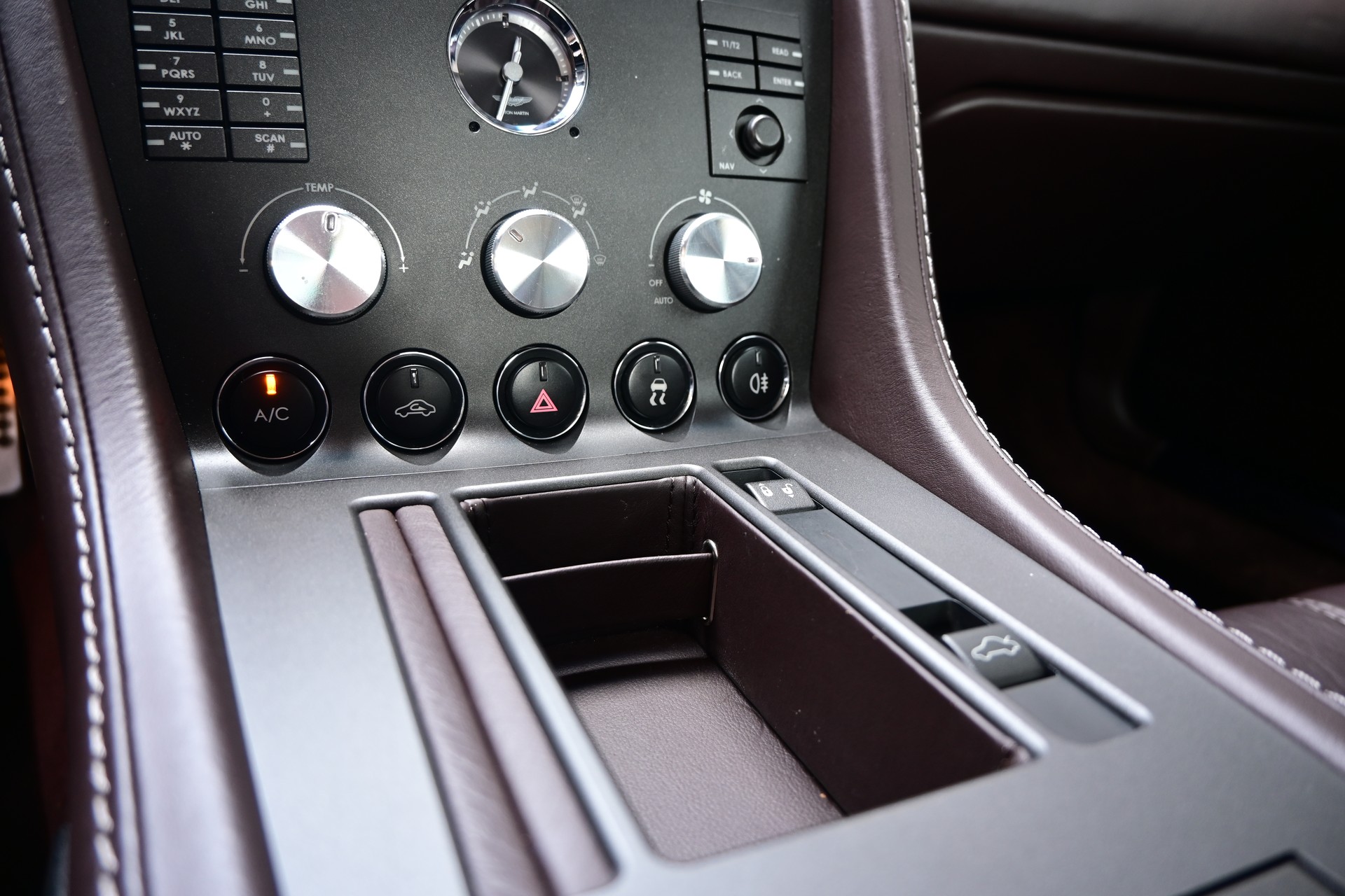 ASTON MARTIN V8 Vantage 4.3 Sportshift-image-14