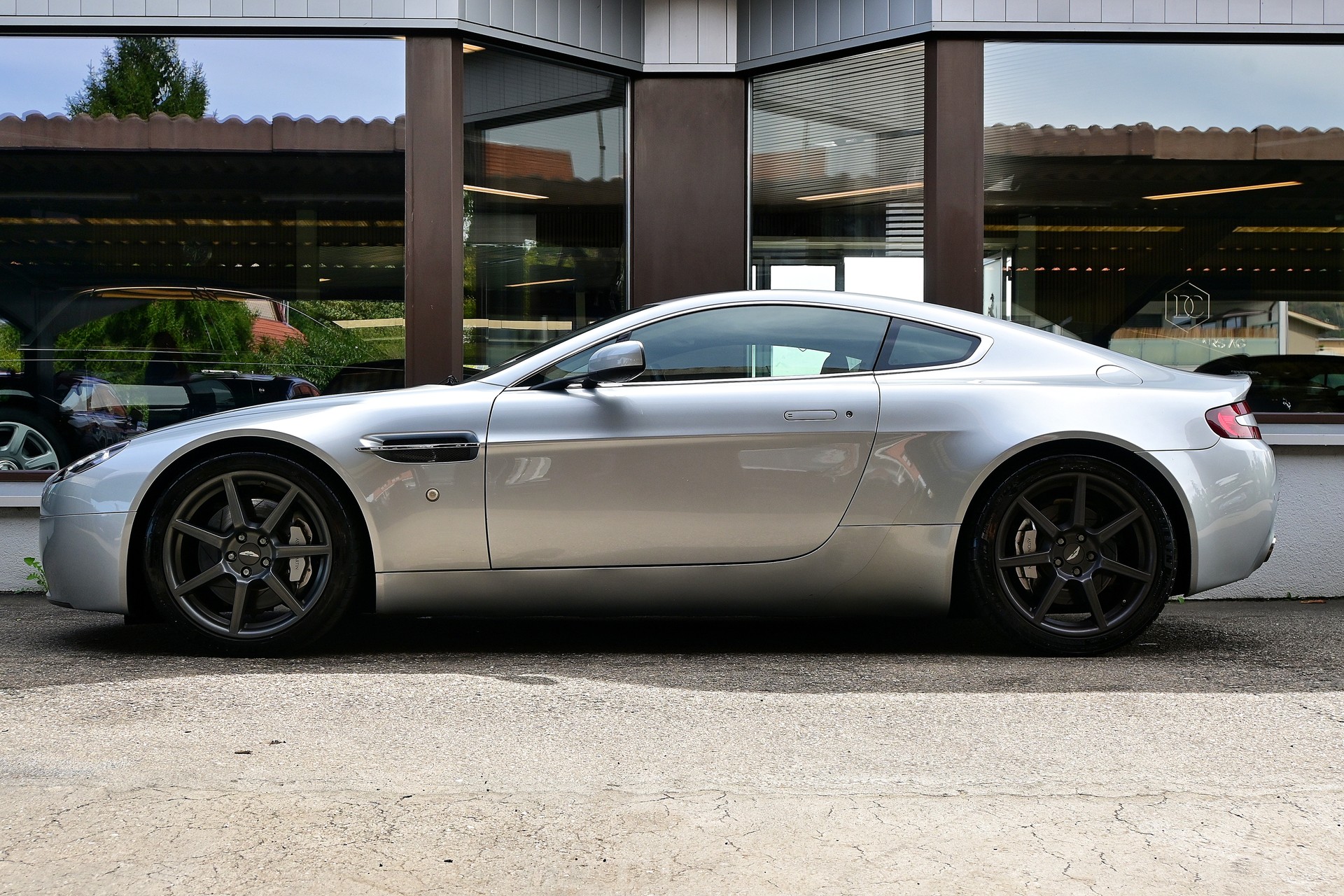 ASTON MARTIN V8 Vantage 4.3 Sportshift-showroom-element-3