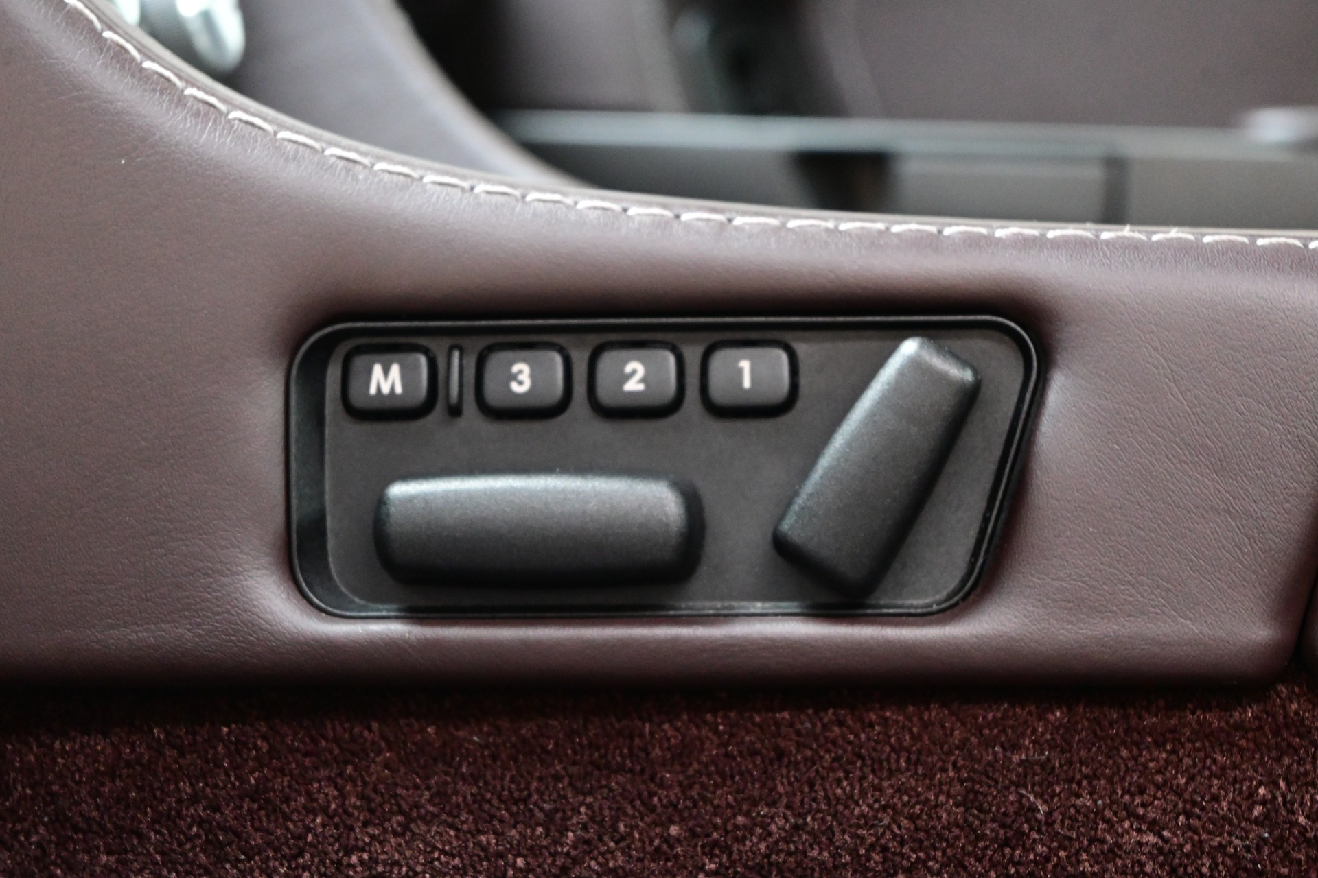 ASTON MARTIN V8 Vantage 4.3 Sportshift-image-17