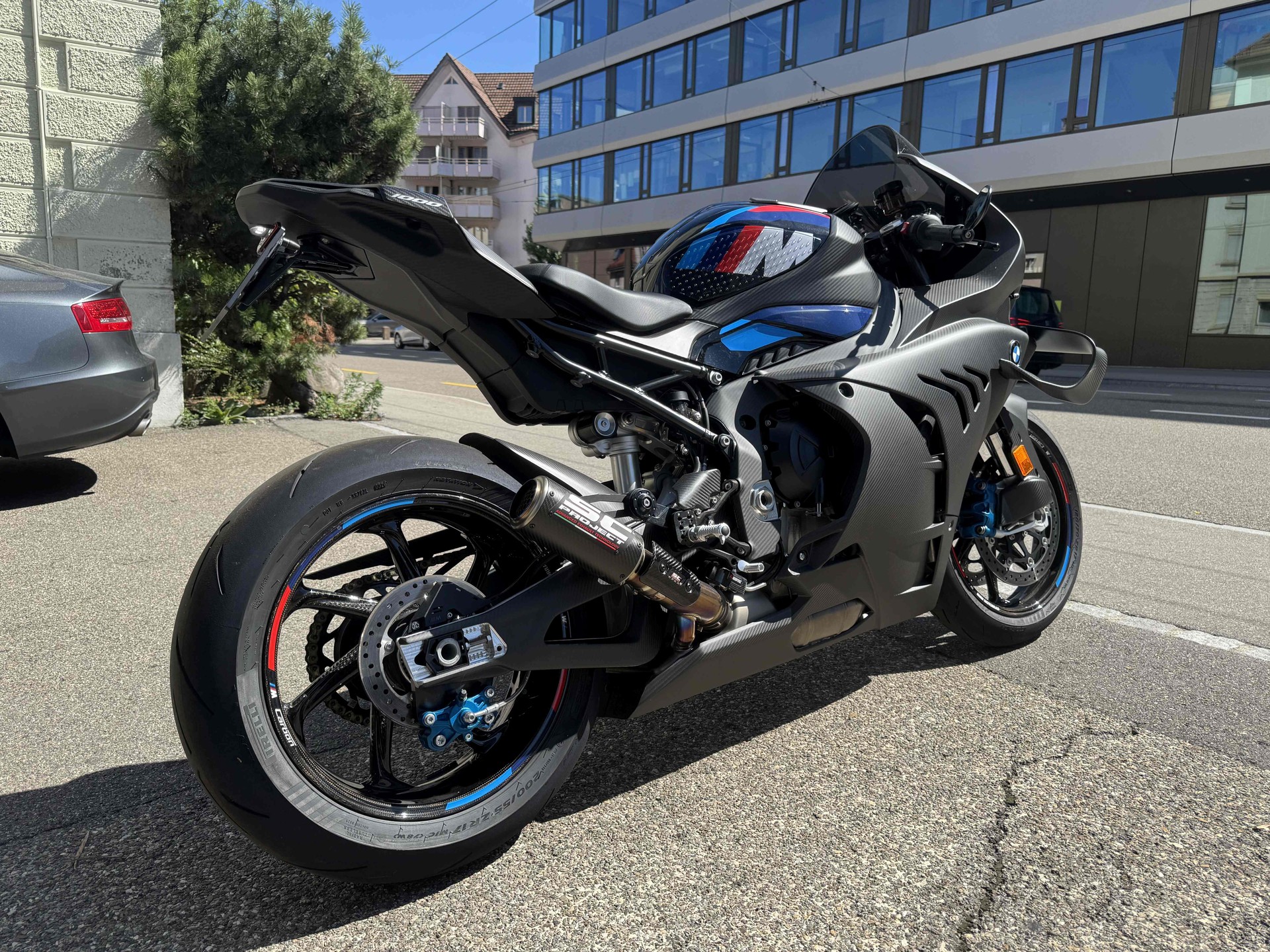 BMW M 1000 RR-showroom-element-3