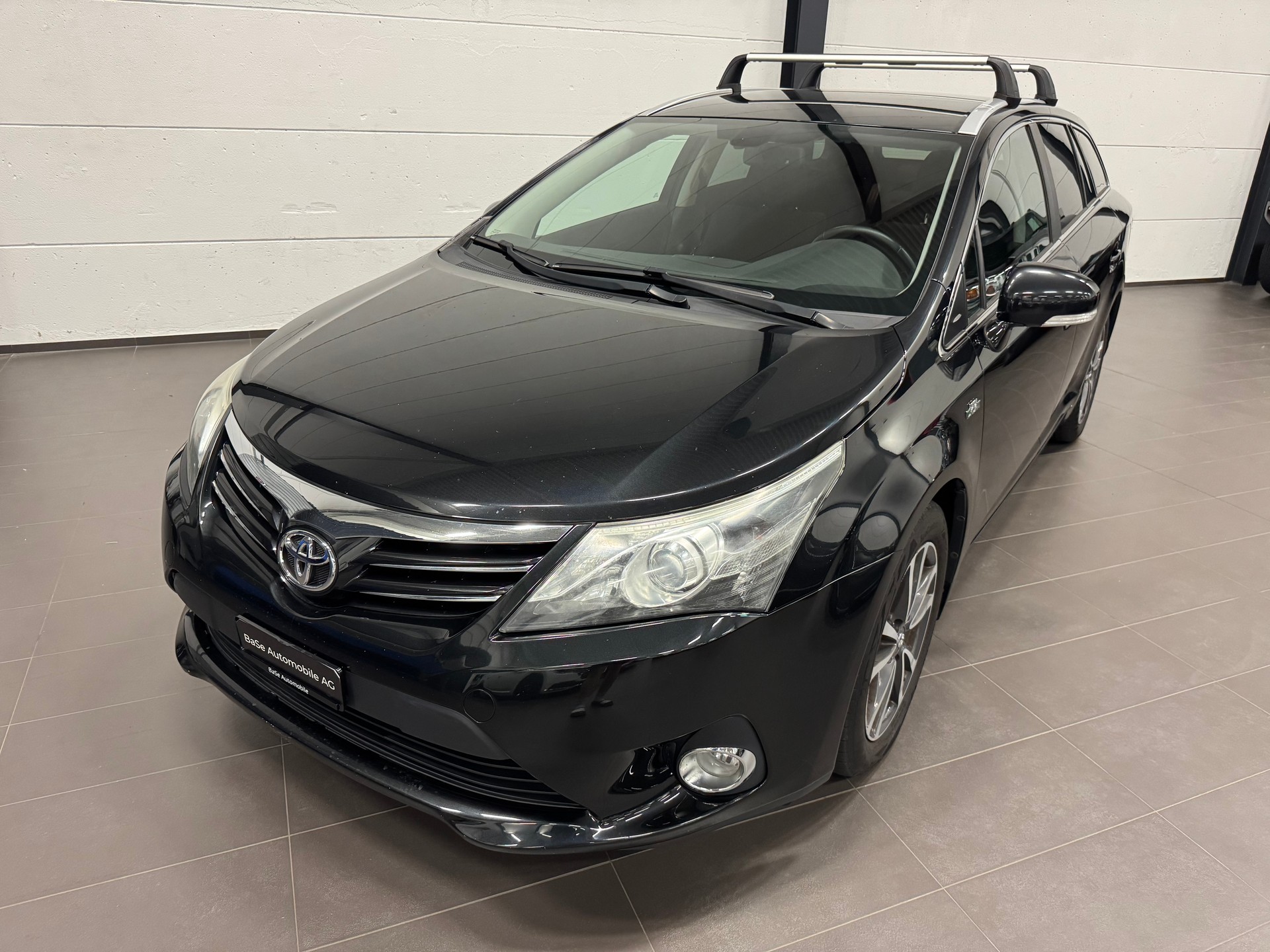 TOYOTA Avensis Sportswagon 2.2D-CAT Linea Sol A-showroom-element-2