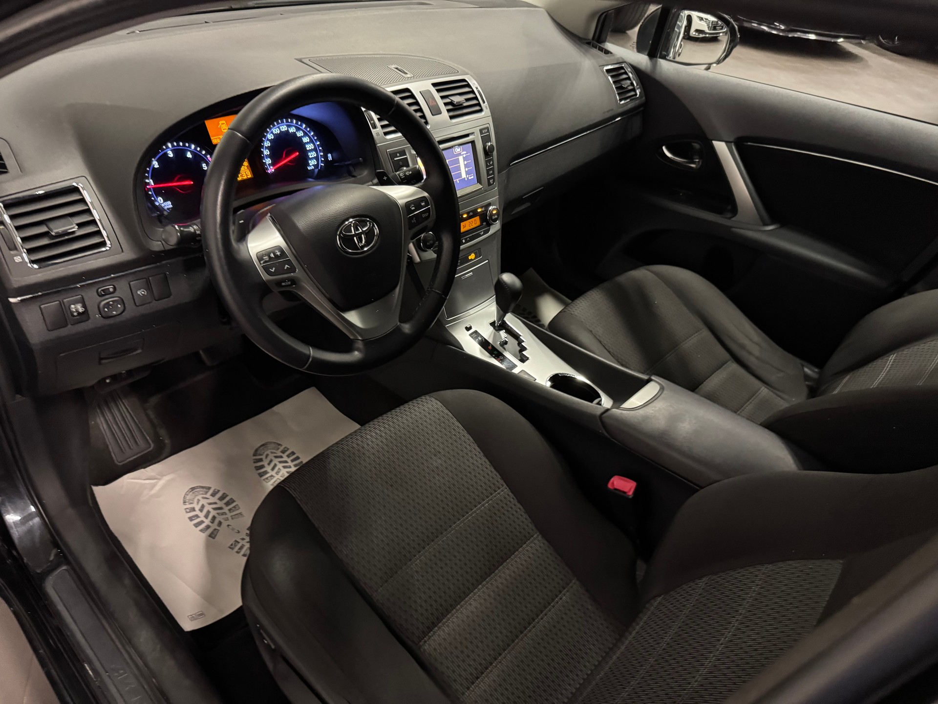 TOYOTA Avensis Sportswagon 2.2D-CAT Linea Sol A-image-16