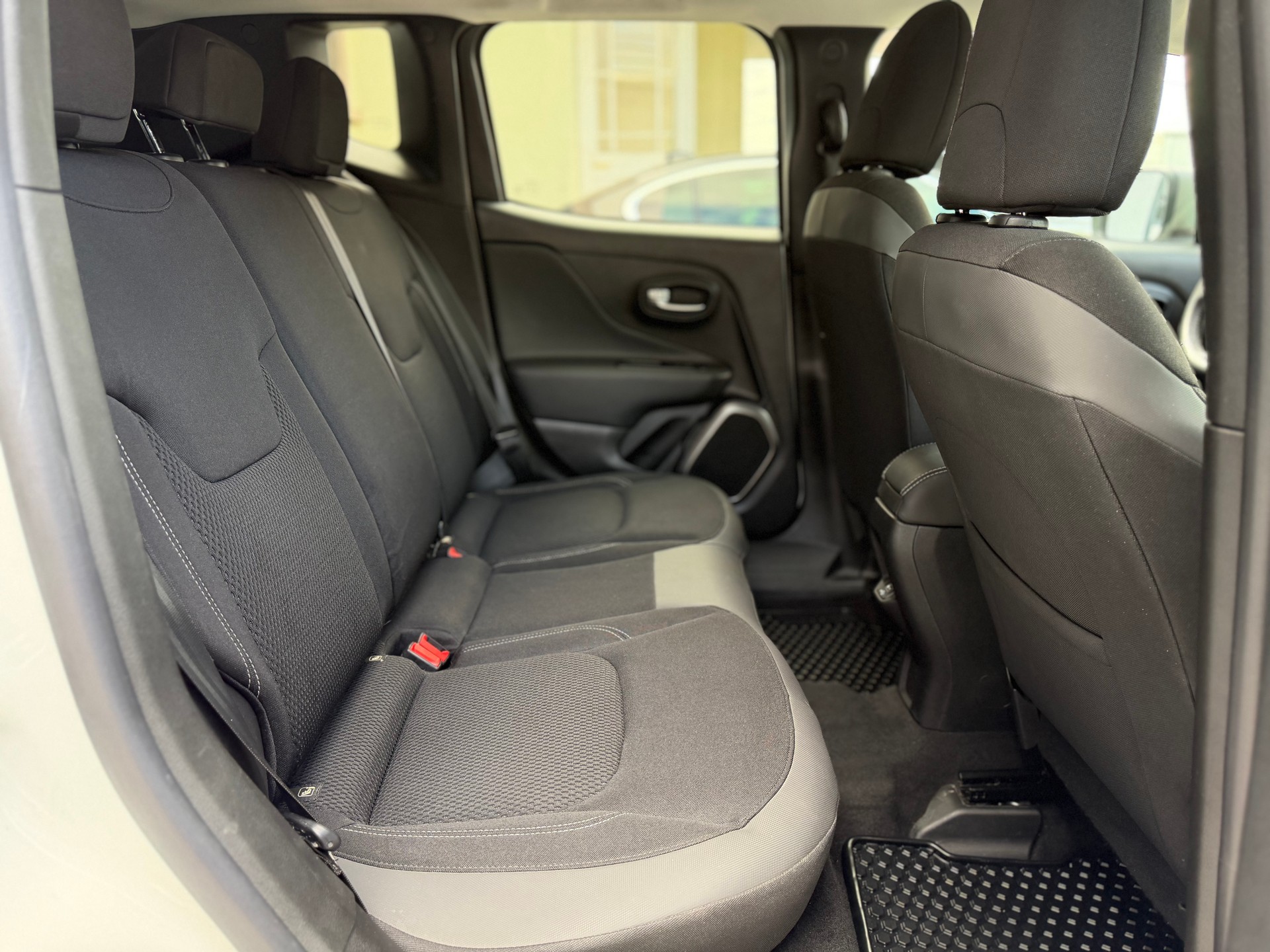 JEEP Renegade 1.3 GSE Turbo Limited-image-12