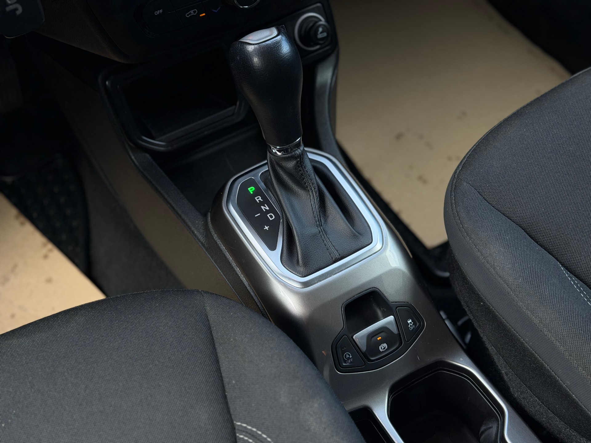 JEEP Renegade 1.3 GSE Turbo Limited-image-17