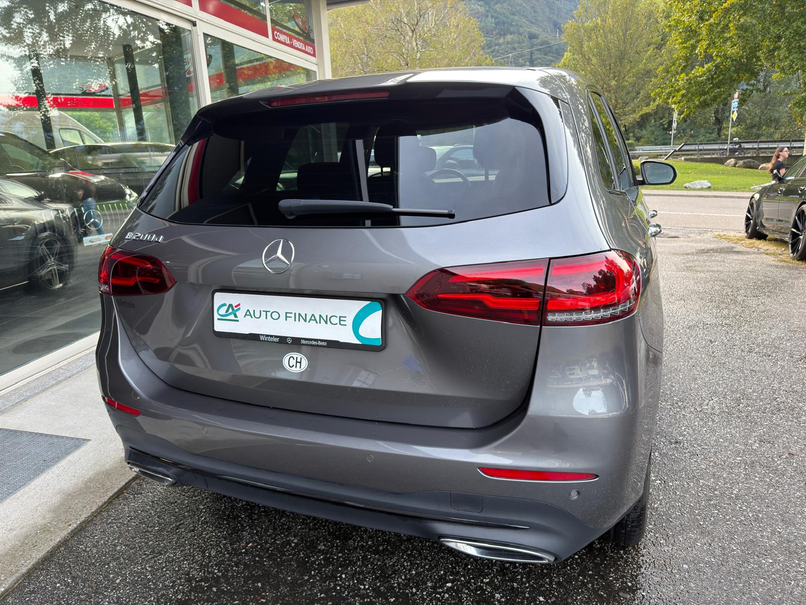 MERCEDES-BENZ B 200 d Night Star 8G-DCT-image-8