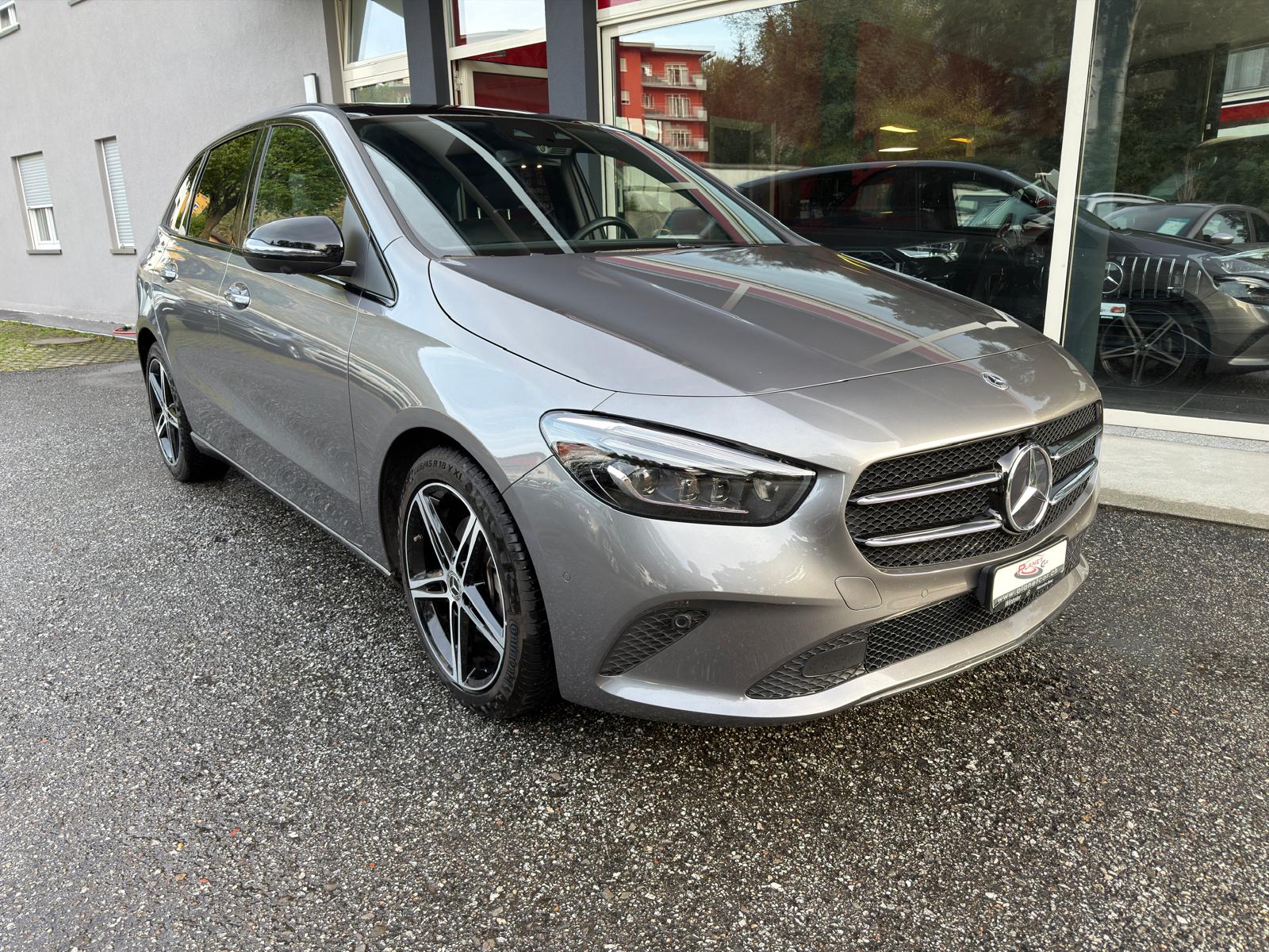 MERCEDES-BENZ B 200 d Night Star 8G-DCT-showroom-element-1