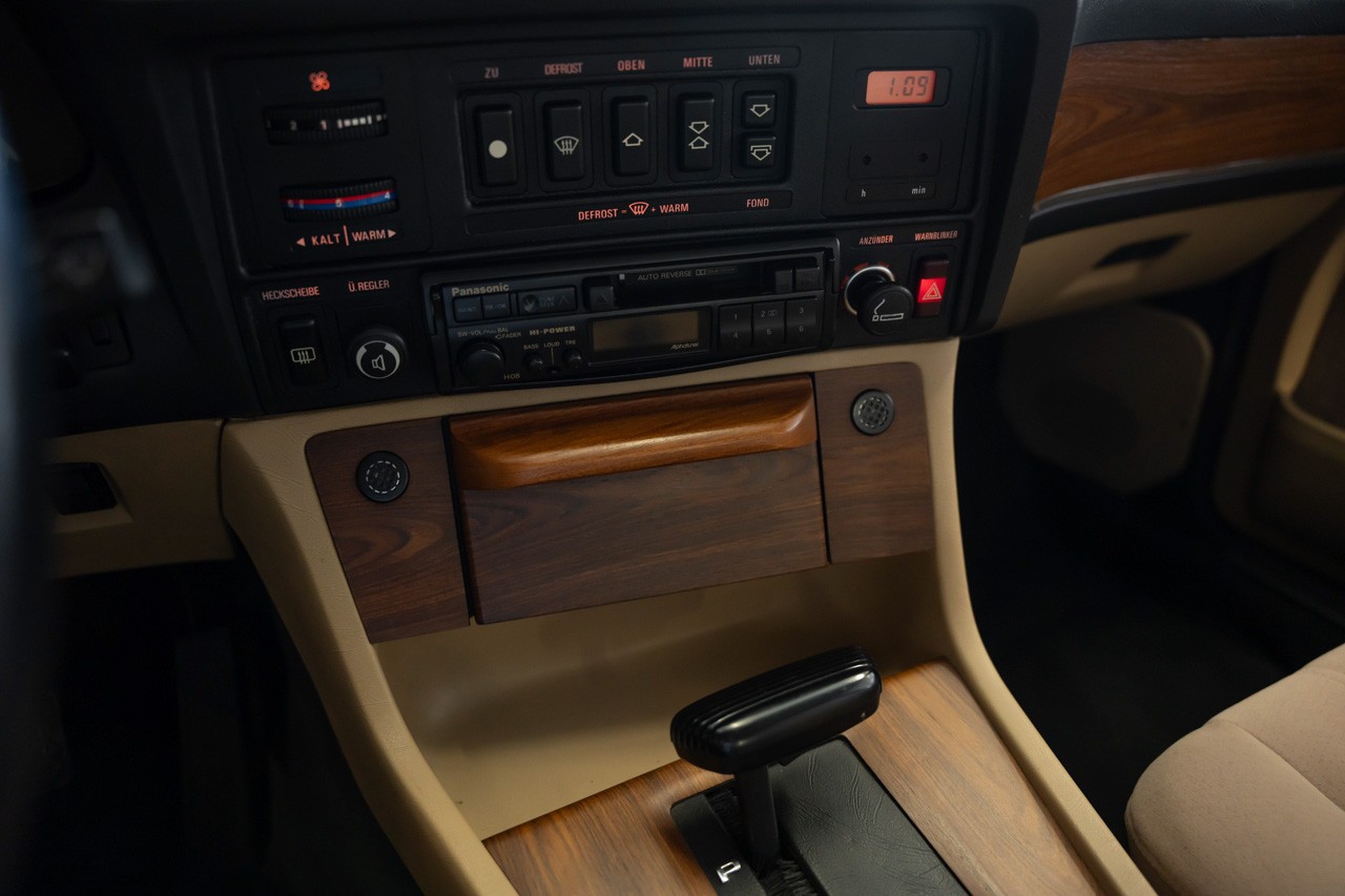 BMW 735i-image-22