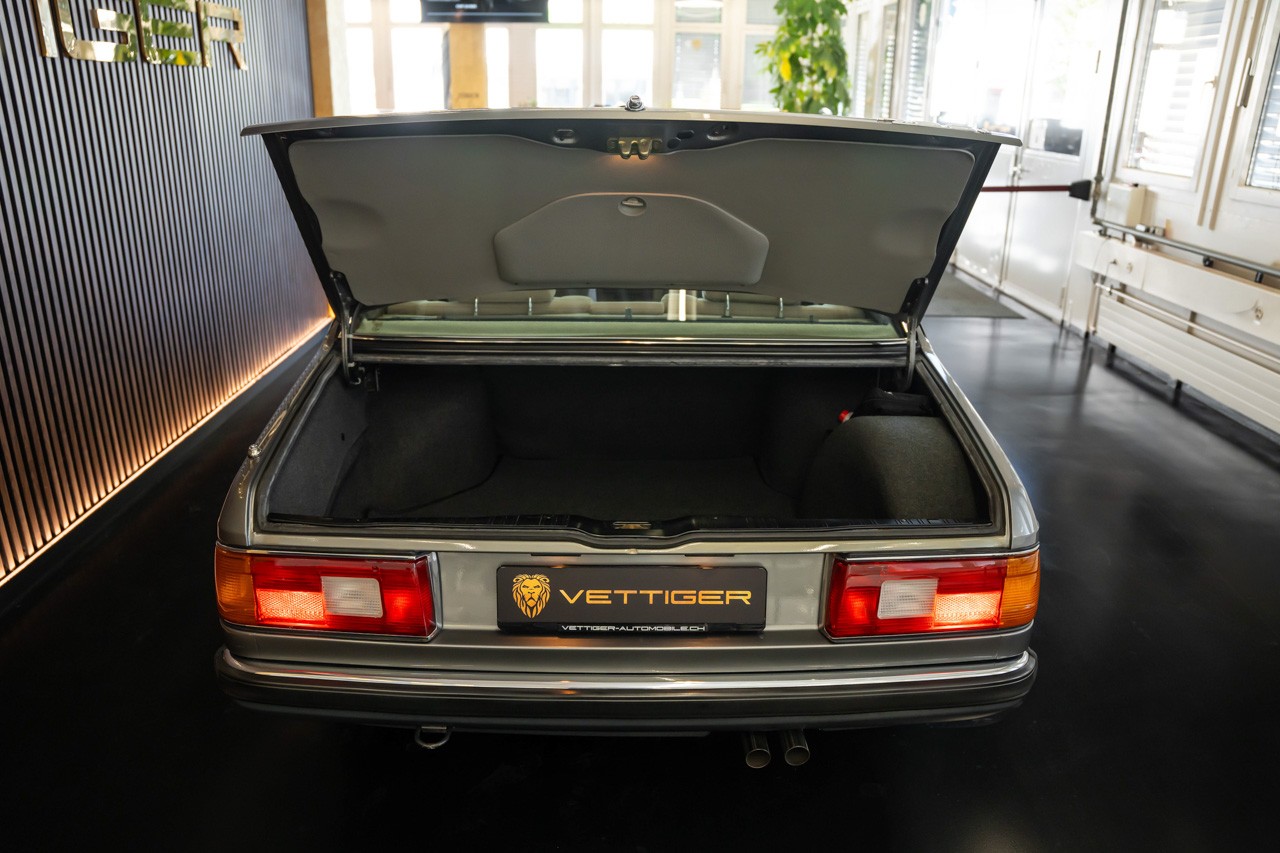 BMW 735i-image-5