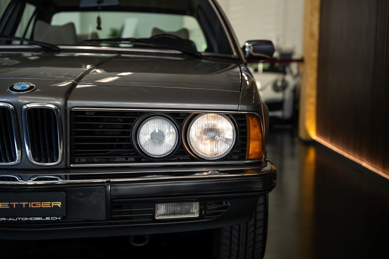 BMW 735i-image-7