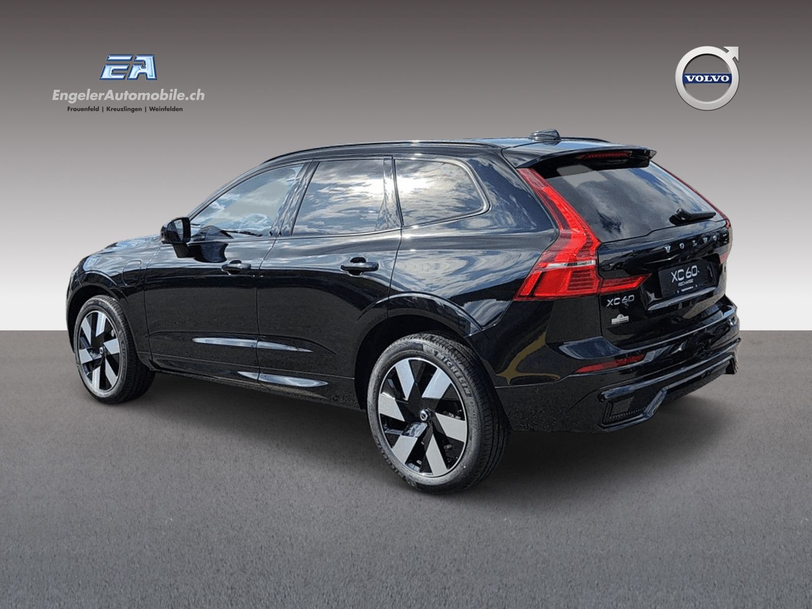 VOLVO XC60 2.0 T6 TE Ultimate Dark eAWD-showroom-element-3
