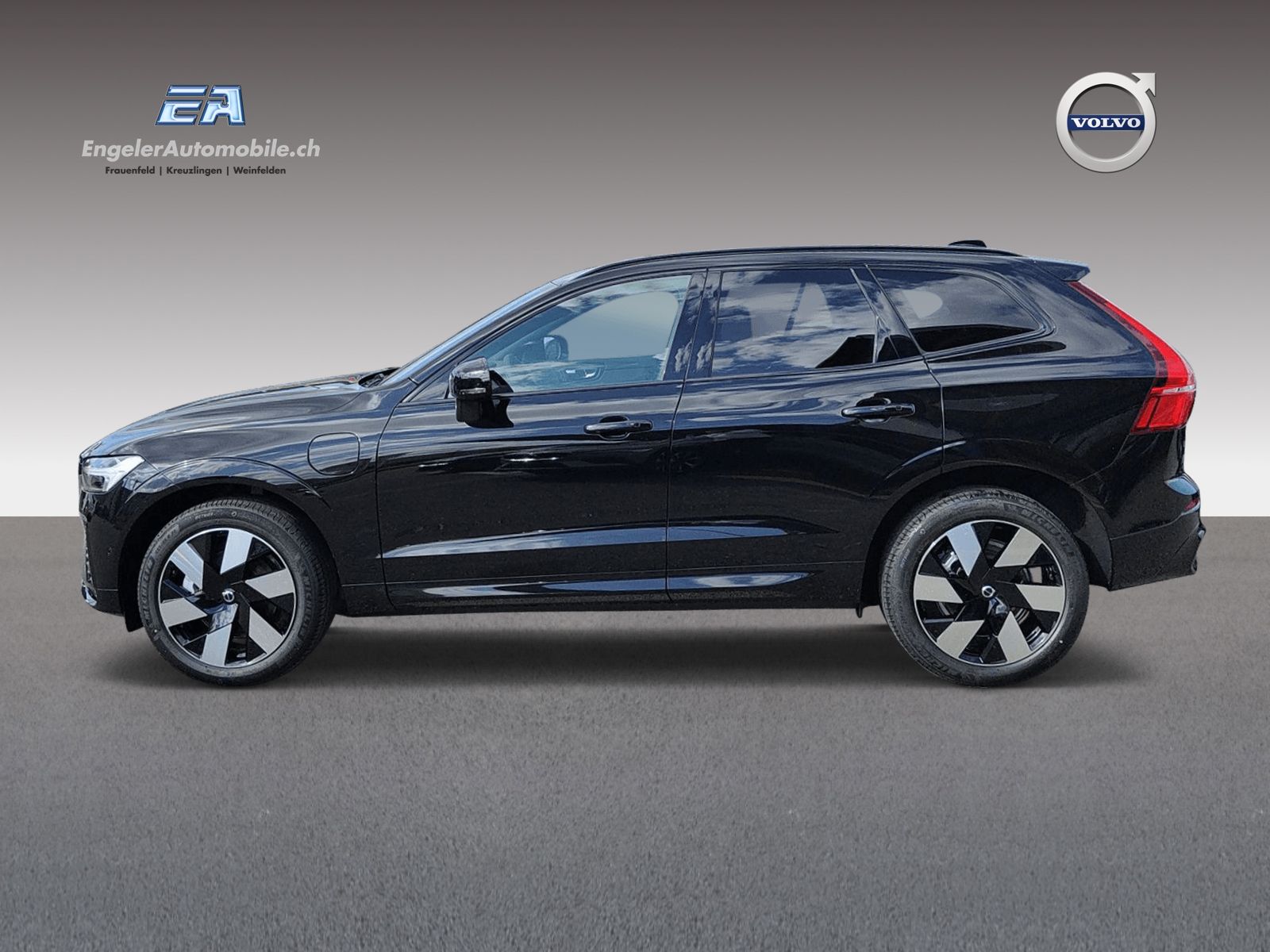 VOLVO XC60 2.0 T6 TE Ultimate Dark eAWD-showroom-element-2