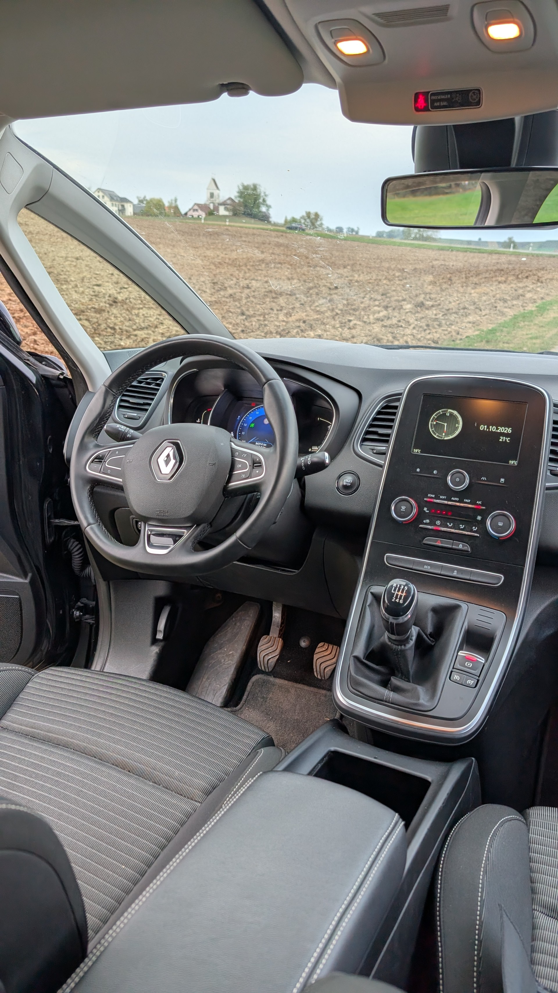 RENAULT Scénic 1.8 dCi Zen-image-12