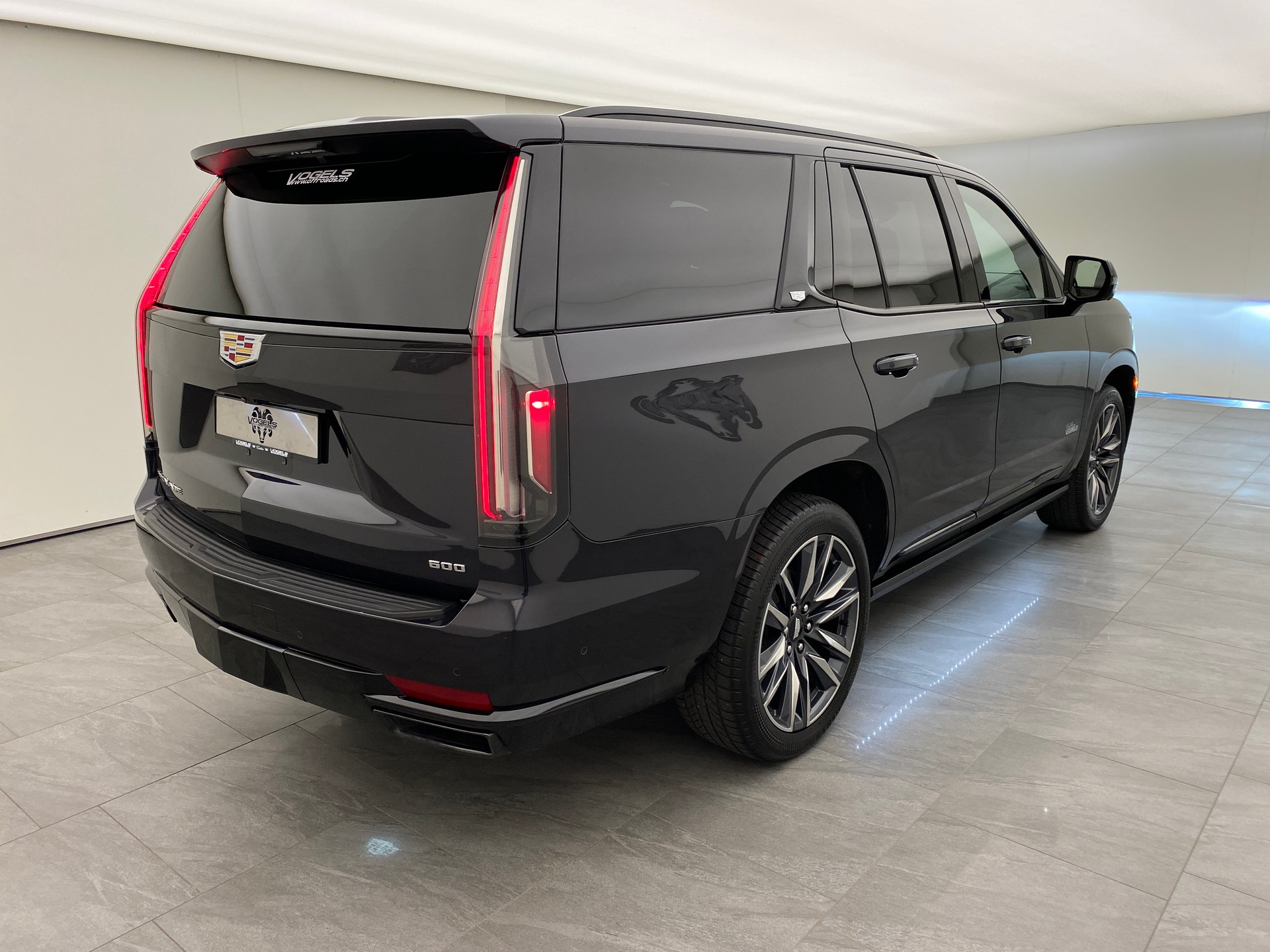 CADILLAC Escalade Platinum Sport AWD-showroom-element-3