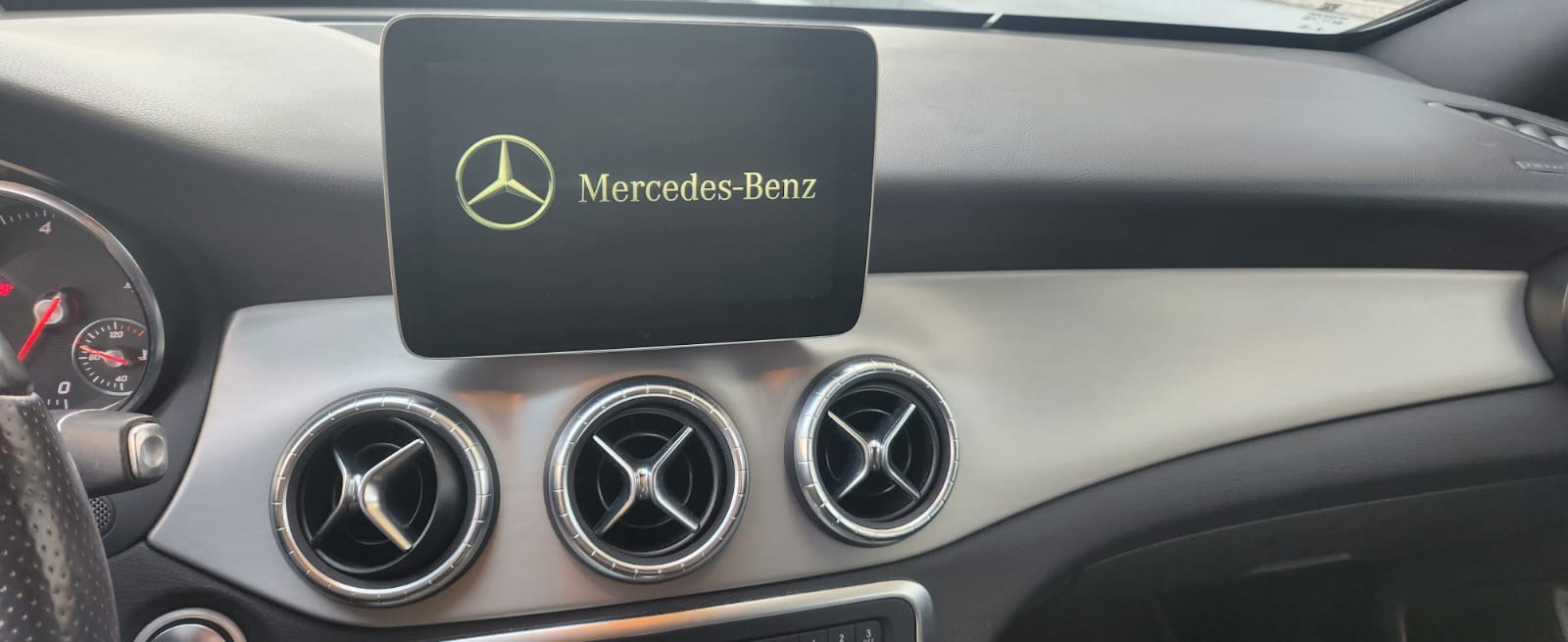 MERCEDES-BENZ CLA Shooting Brake 200 d AMG Line 4Matic 7G-DCT-image-15