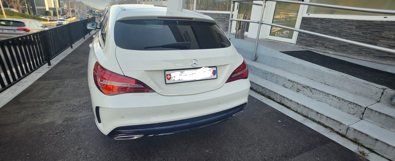 MERCEDES-BENZ CLA Shooting Brake 200 d AMG Line 4Matic 7G-DCT-image-4