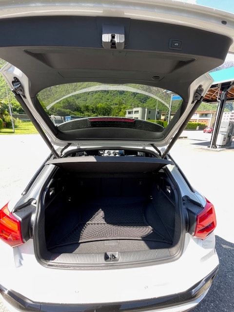 AUDI Q2 40 TFSI S line quattro S-tronic-image-9