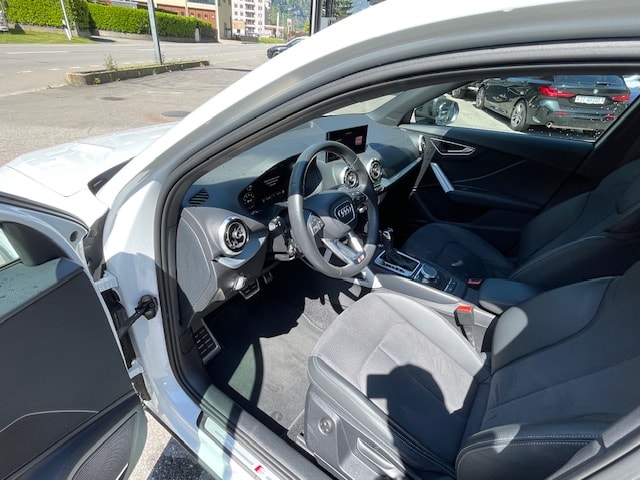 AUDI Q2 40 TFSI S line quattro S-tronic-image-10