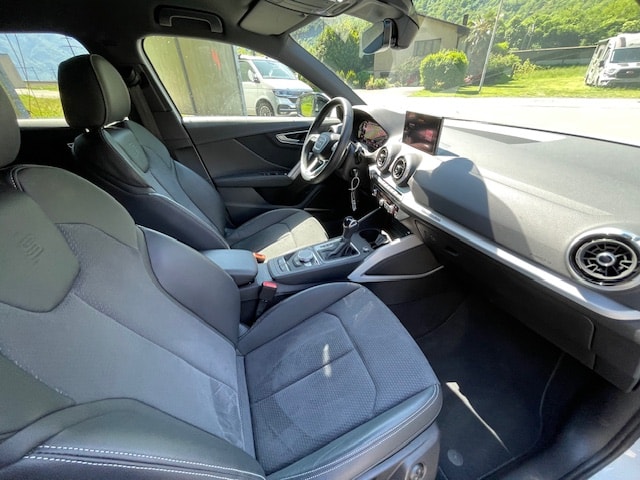 AUDI Q2 40 TFSI S line quattro S-tronic-image-11