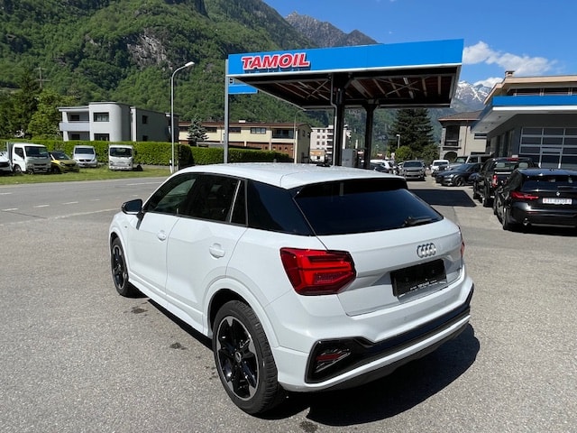 AUDI Q2 40 TFSI S line quattro S-tronic-image-4