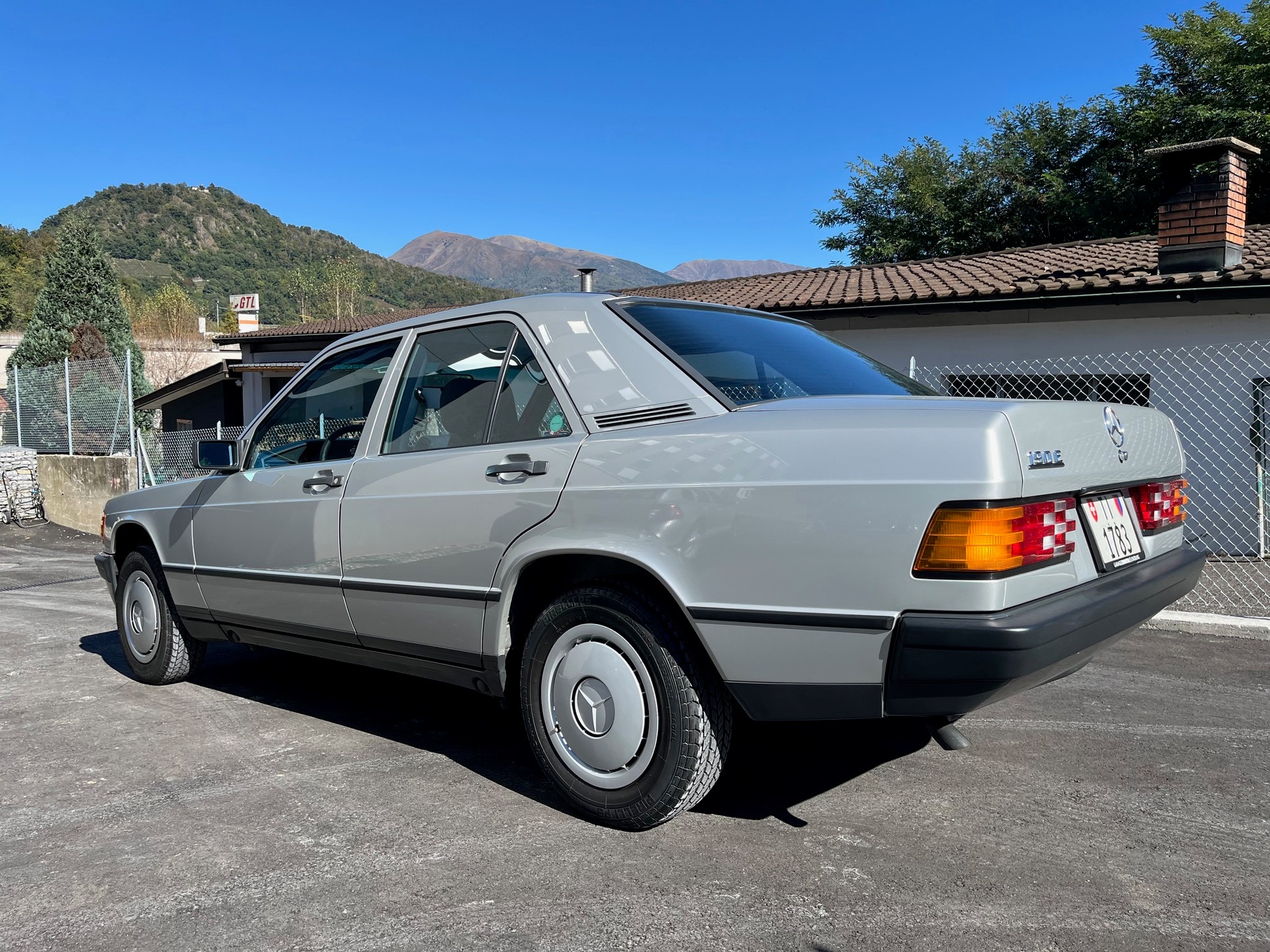 MERCEDES-BENZ 190 E 2.0