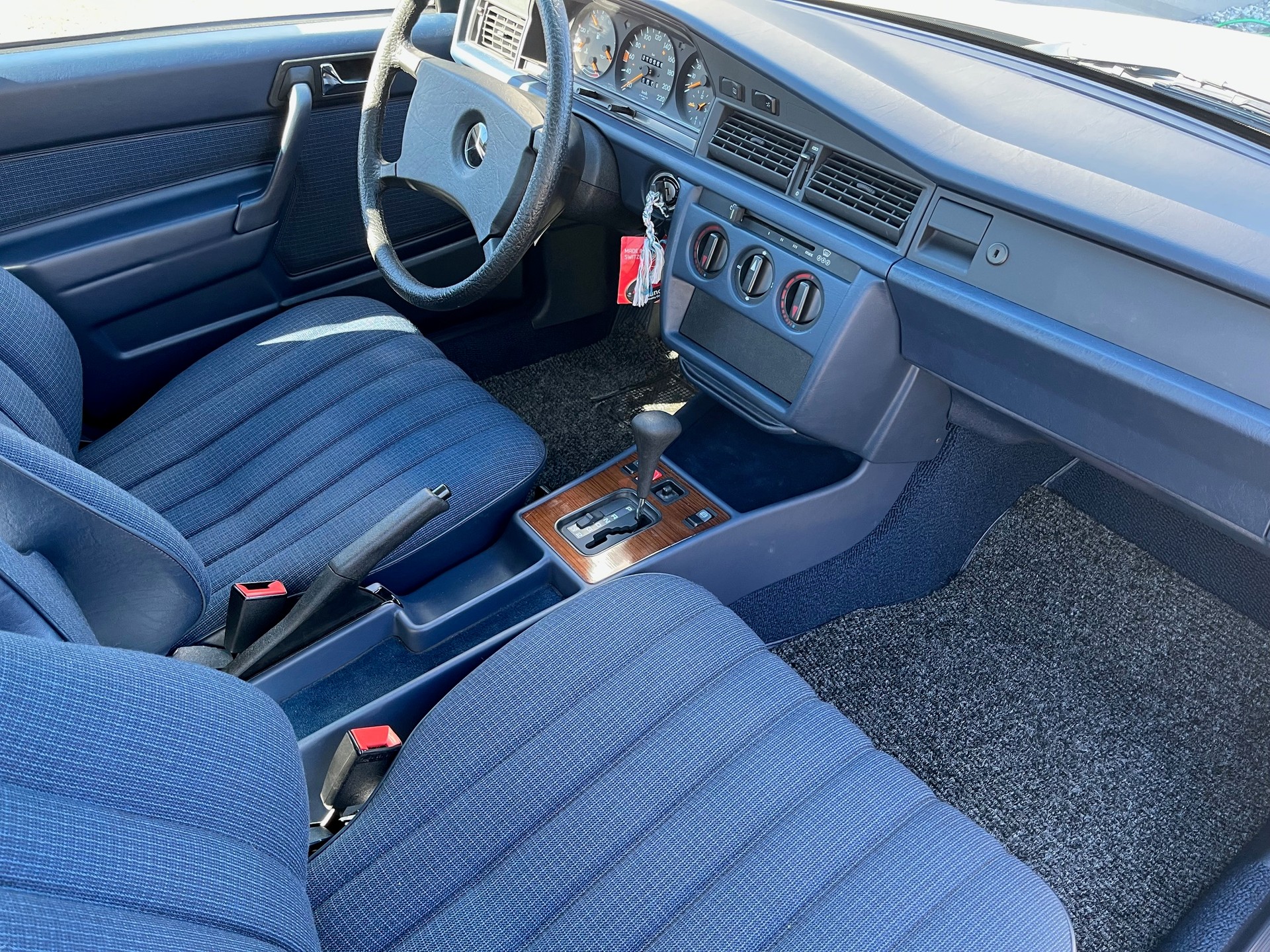 MERCEDES-BENZ 190 E 2.0-image-3