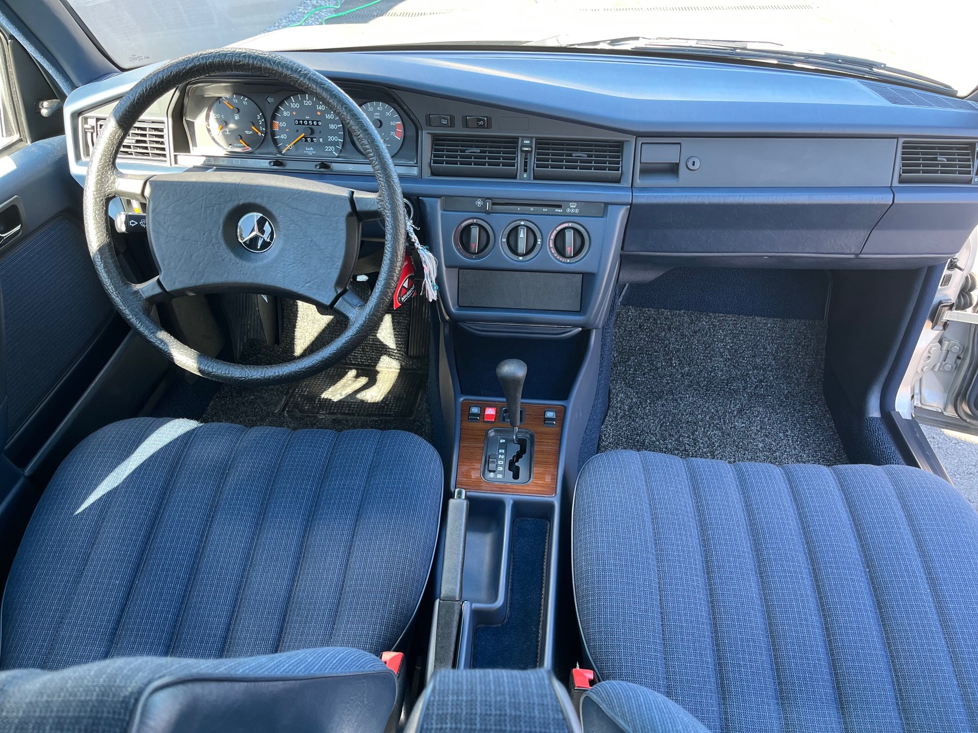 MERCEDES-BENZ 190 E 2.0-image-4
