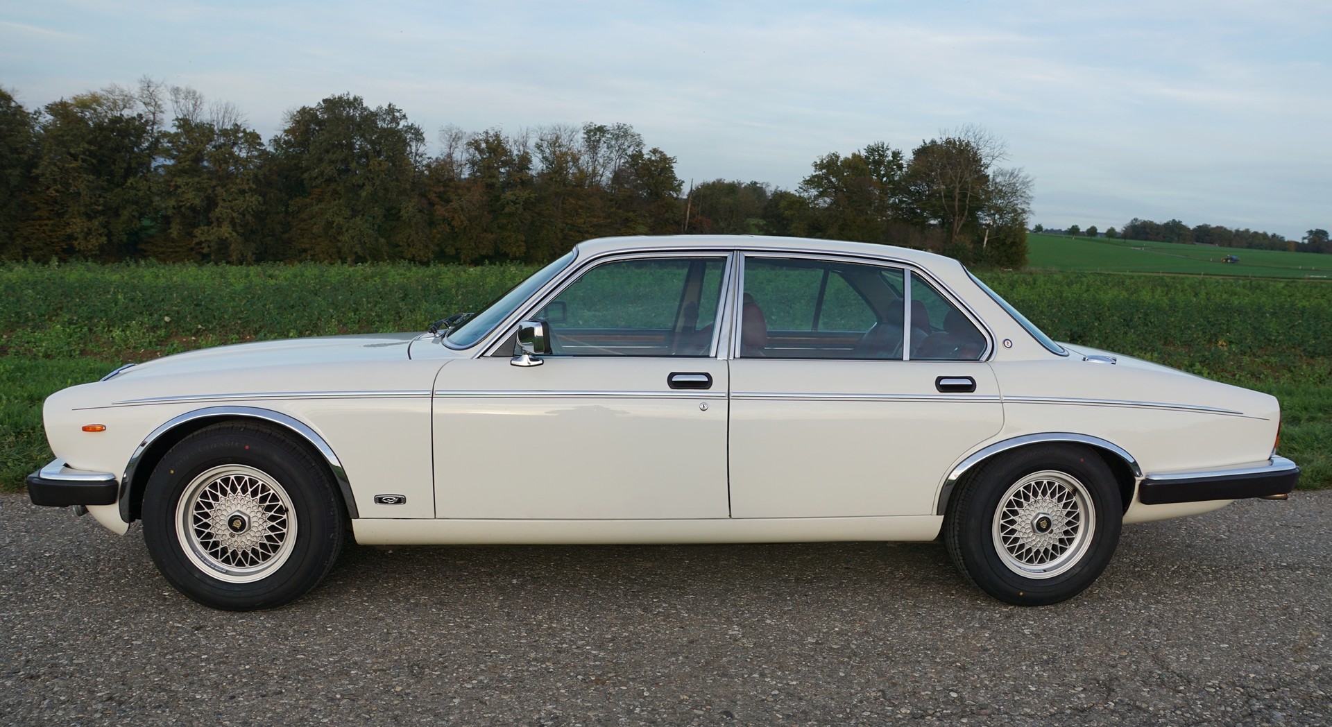 DAIMLER 5.3 Double Six-image-2