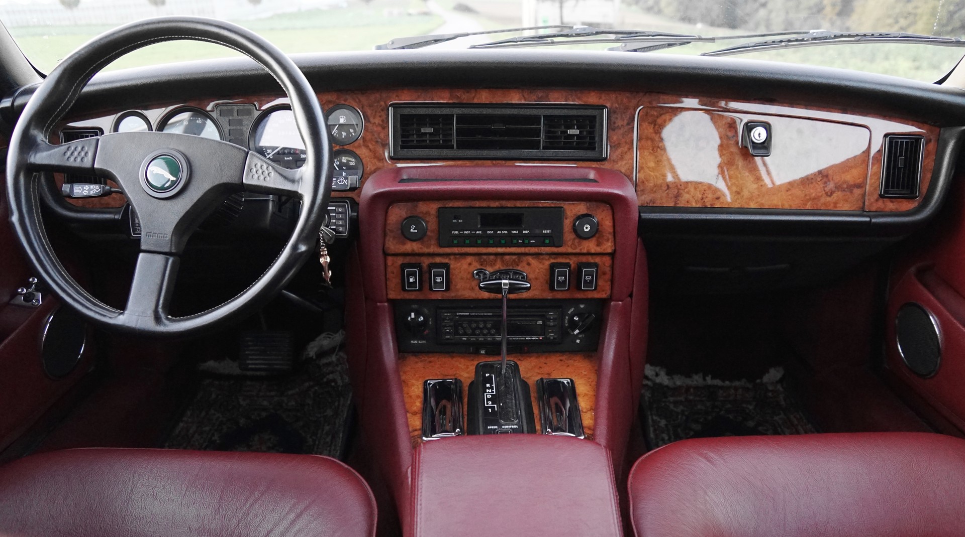 DAIMLER 5.3 Double Six-image-6