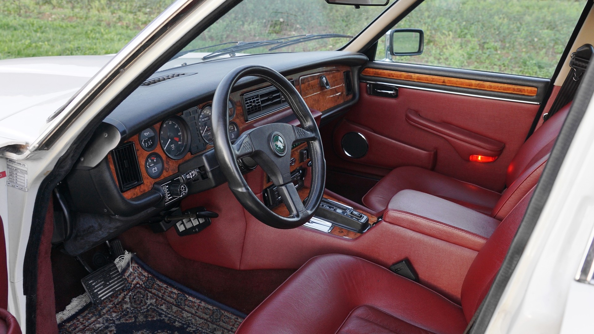 DAIMLER 5.3 Double Six-image-7