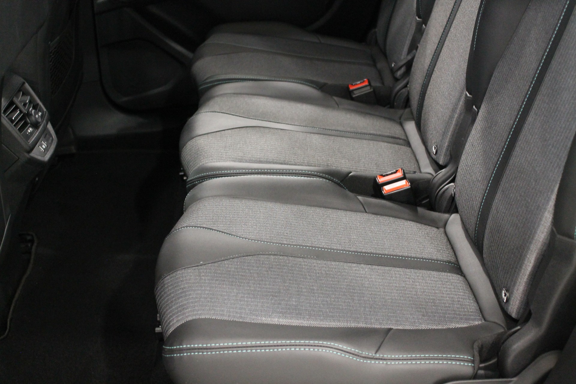 PEUGEOT 5008 1.5 BlueHDi Allure Pack EAT8-image-13