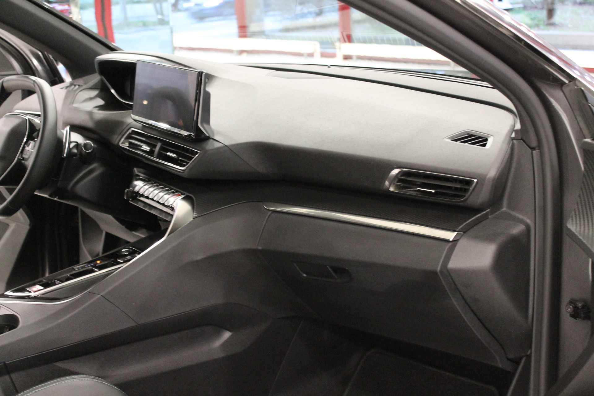 PEUGEOT 5008 1.5 BlueHDi Allure Pack EAT8-image-8