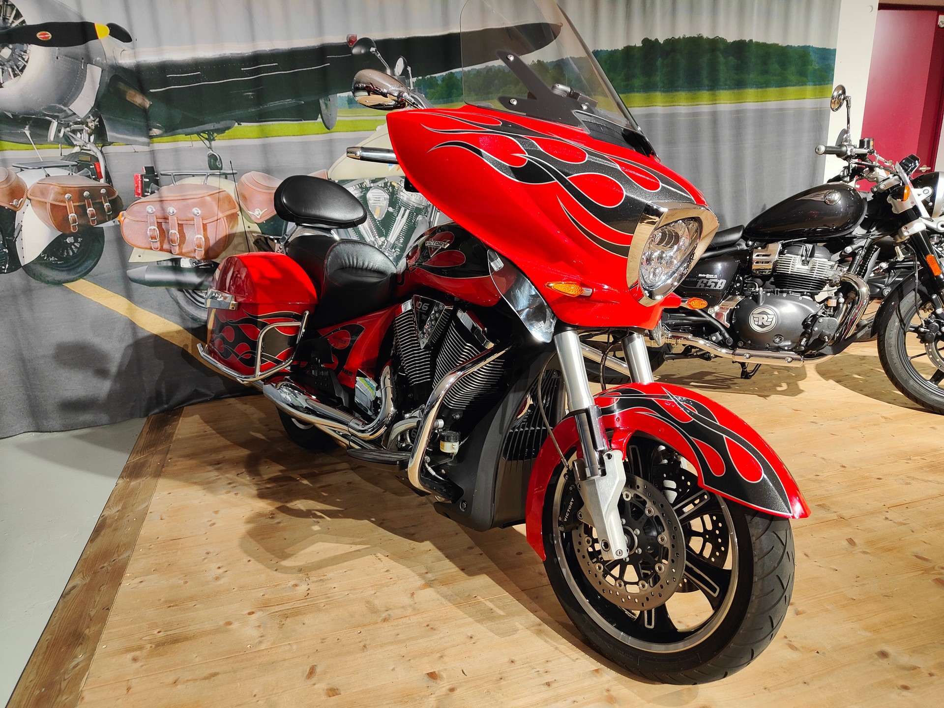 VICTORY Cross Country-showroom-element-1