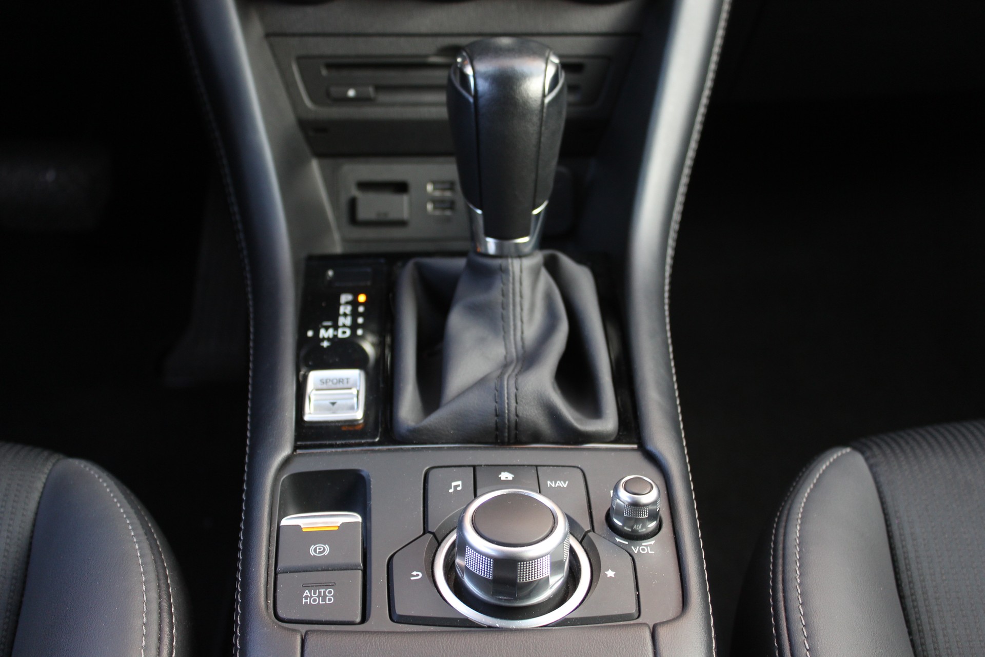 MAZDA CX-3 SKYACTIV-G 121 Revolution FWD Automat - "Tempomat Adaptatif * GPS * Caméra de Recuil * Sièges/Volant Chauffant"-image-14