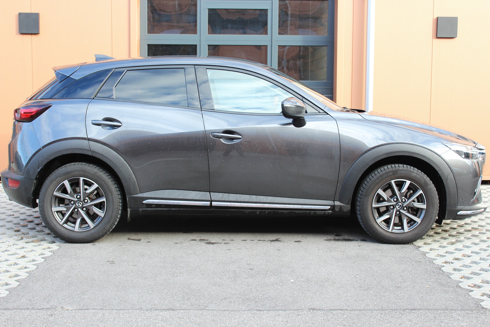 MAZDA CX-3 SKYACTIV-G 121 Revolution FWD Automat - "Tempomat Adaptatif * GPS * Caméra de Recuil * Sièges/Volant Chauffant"-showroom-element-3