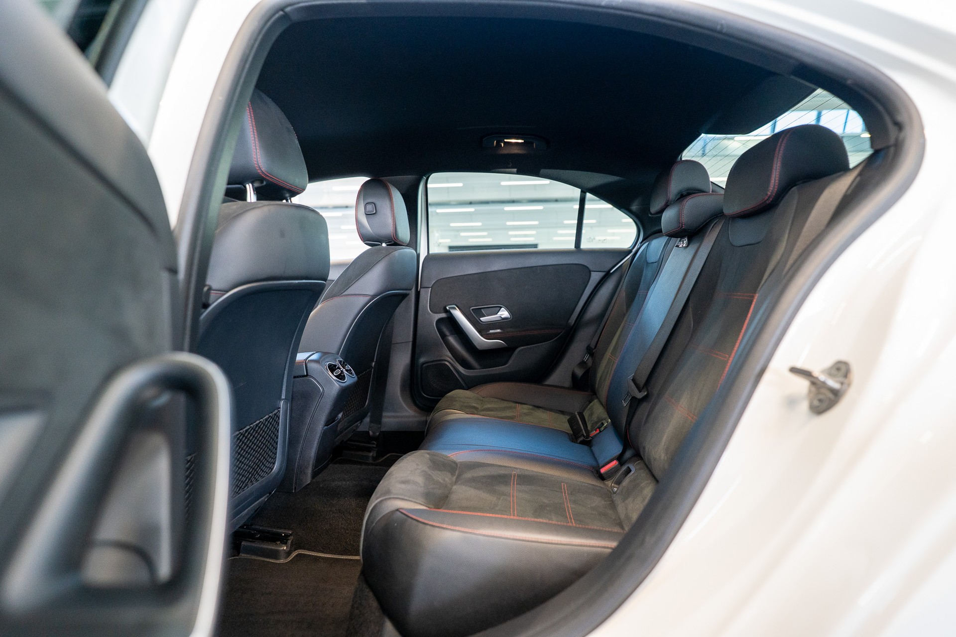 MERCEDES-BENZ A 180 AMG Line Limousine-image-10