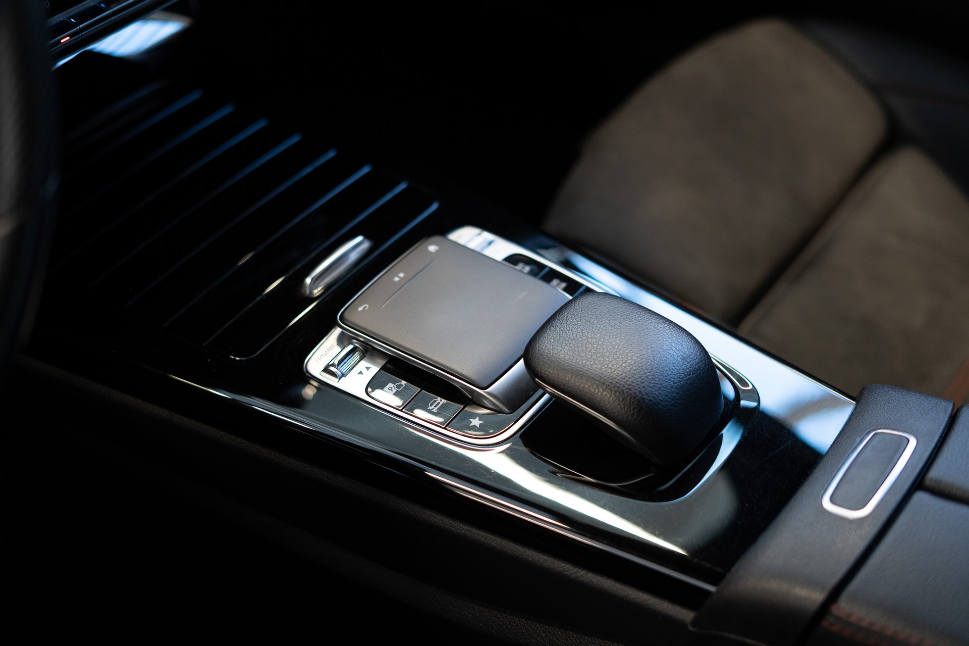 MERCEDES-BENZ A 180 AMG Line Limousine-image-23