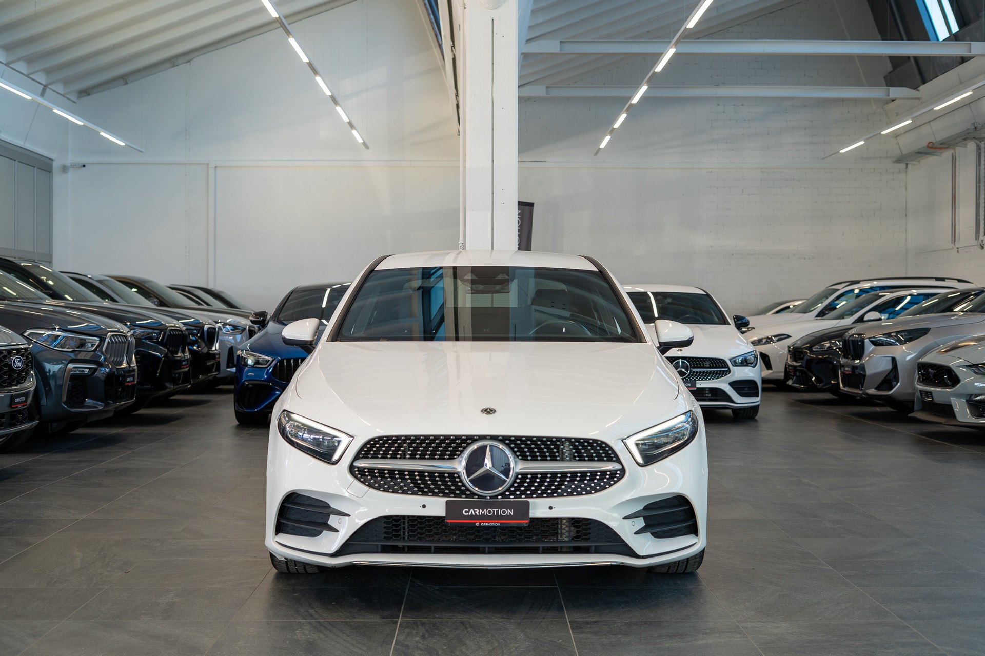 MERCEDES-BENZ A 180 AMG Line Limousine-showroom-element-1