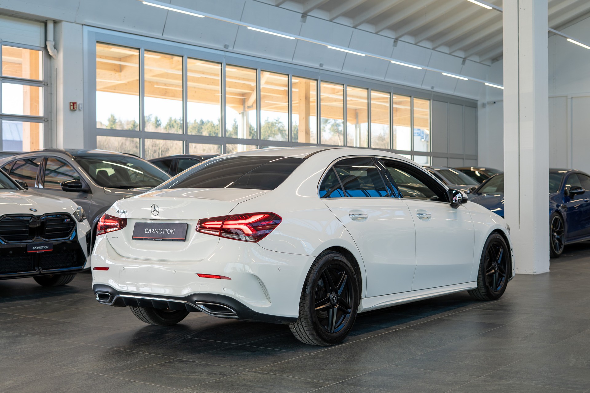 MERCEDES-BENZ A 180 AMG Line Limousine-showroom-element-3