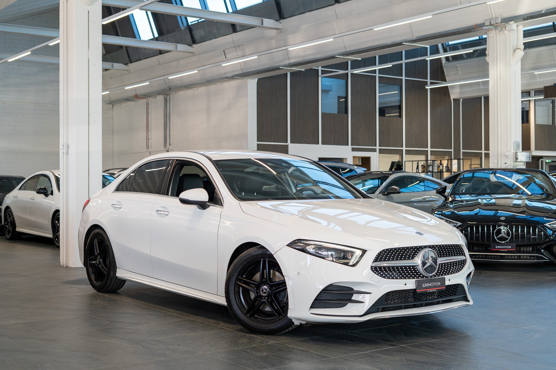 MERCEDES-BENZ A 180 AMG Line Limousine-showroom-element-2