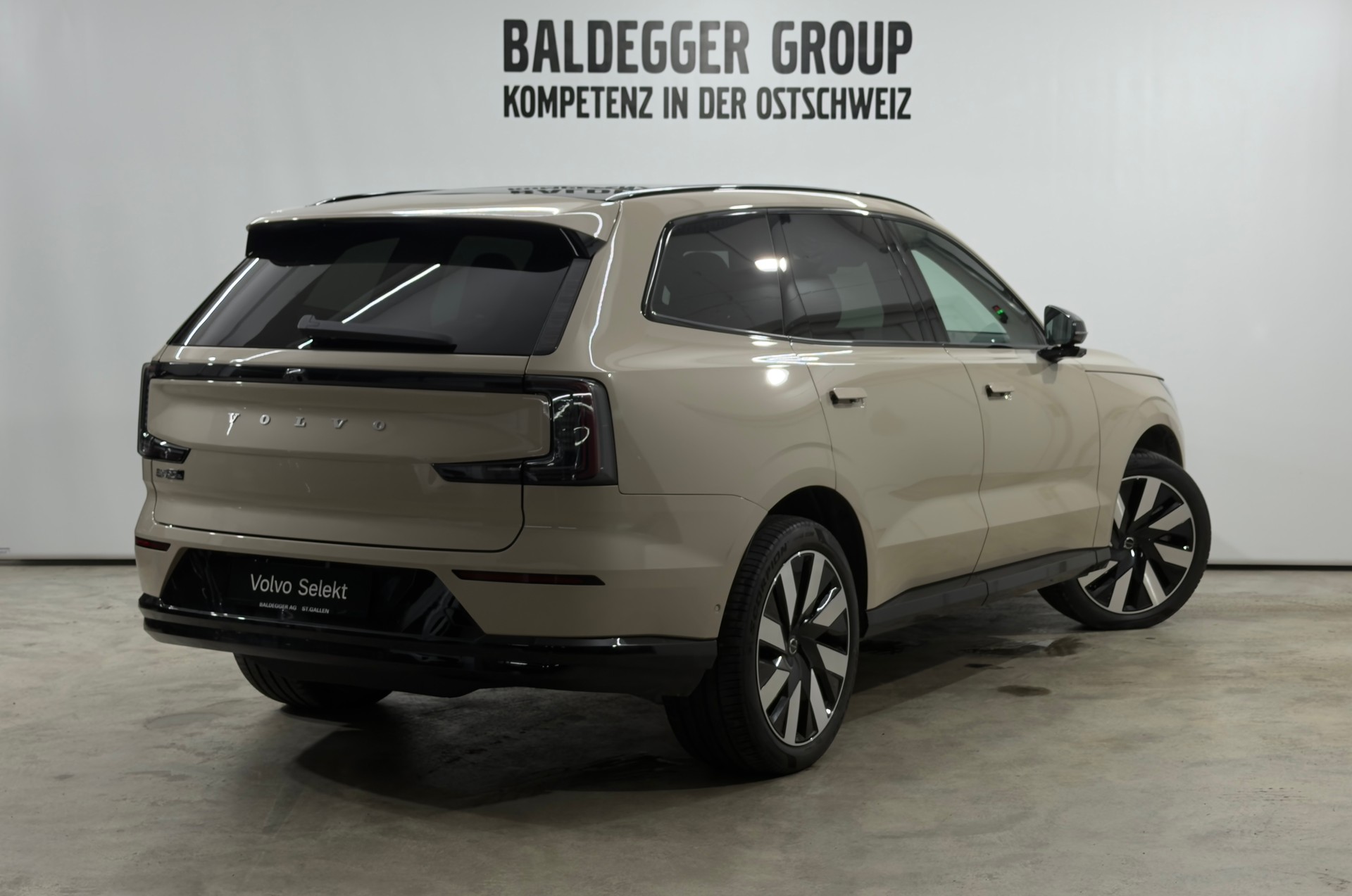 VOLVO EX90 Twin Plus AWD-showroom-element-2