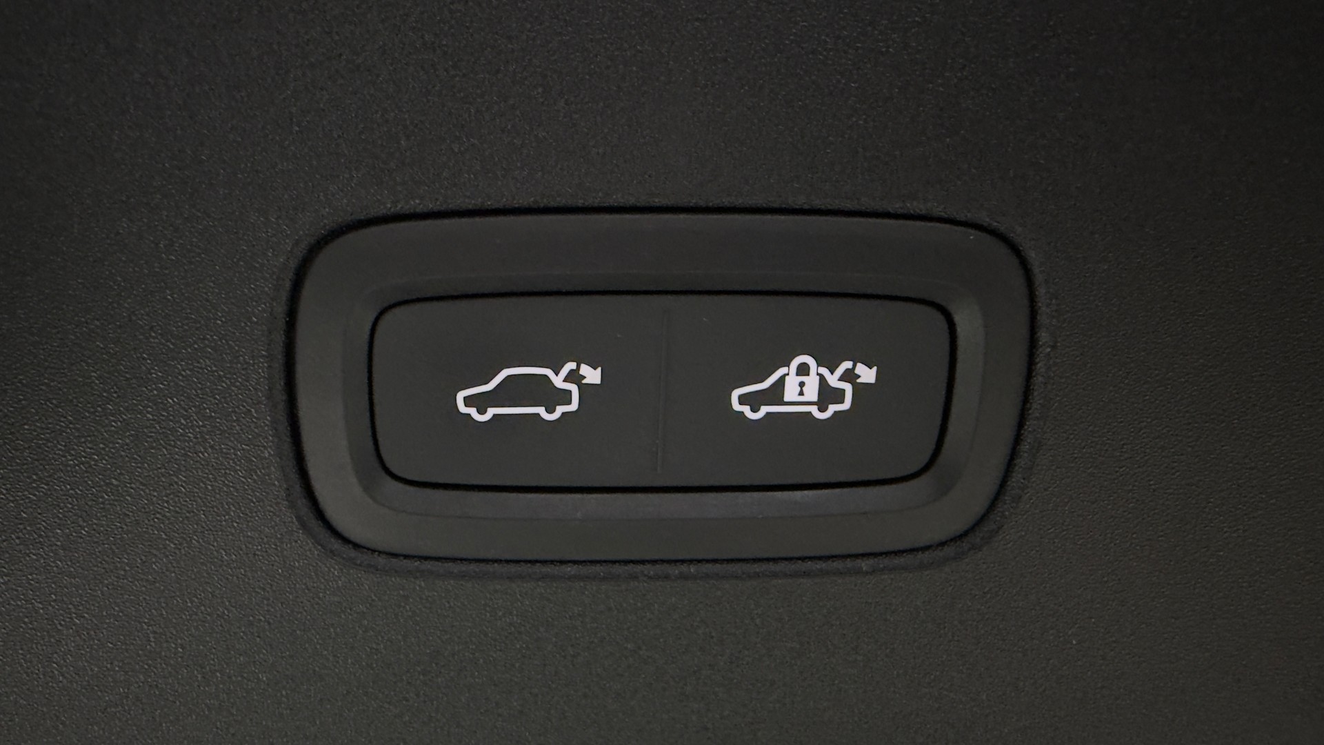 VOLVO EX90 Twin Plus AWD-image-15