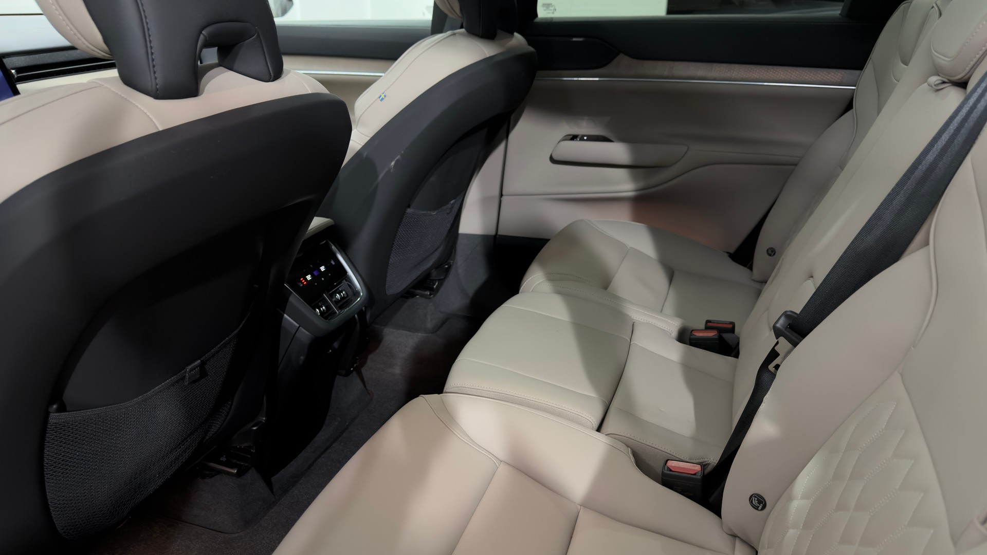 VOLVO EX90 Twin Plus AWD-image-5
